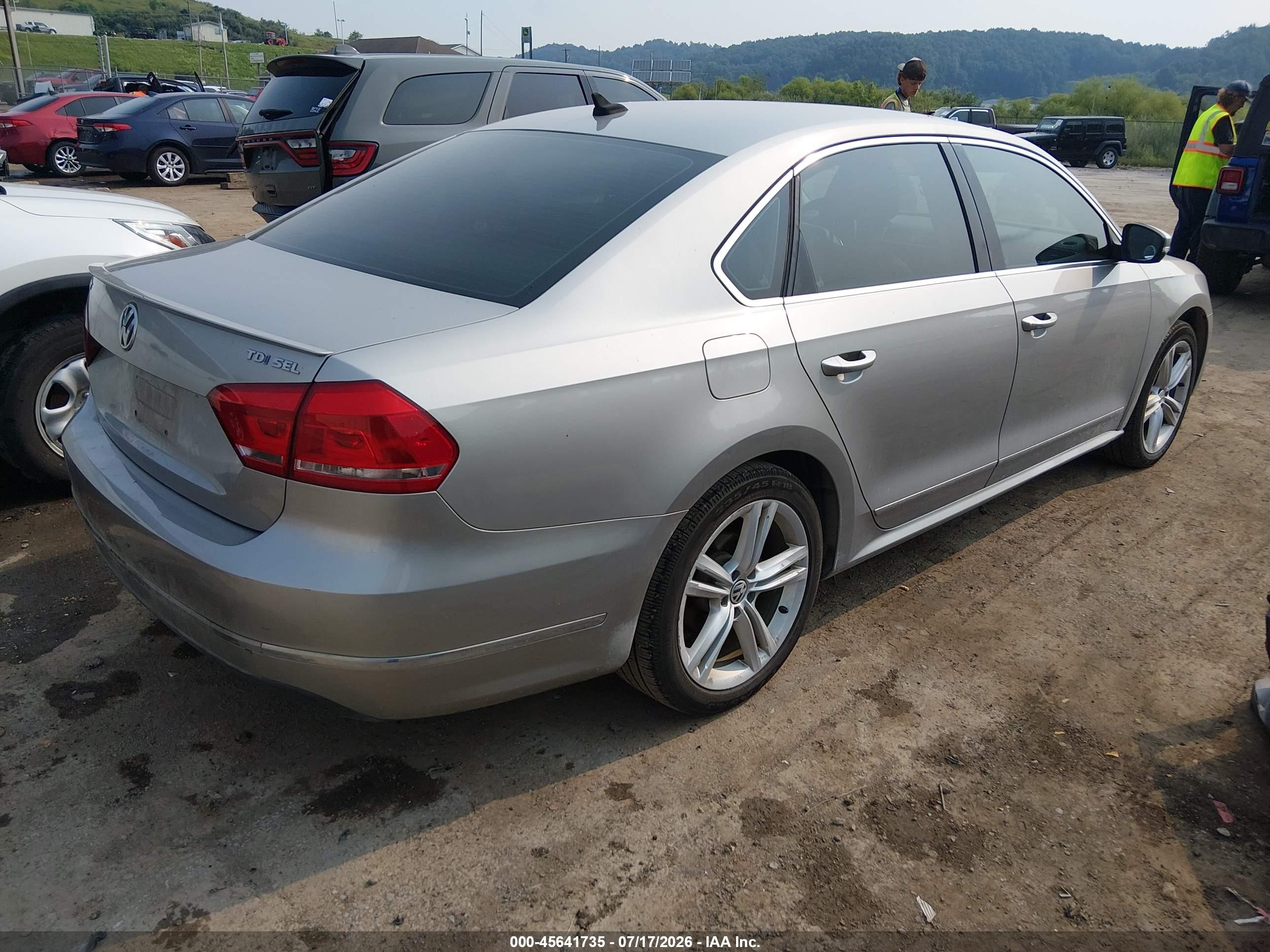 2013 Volkswagen Passat 2.0l Tdi Sel Premium Silver vin: 1VWCN7A37DC126969