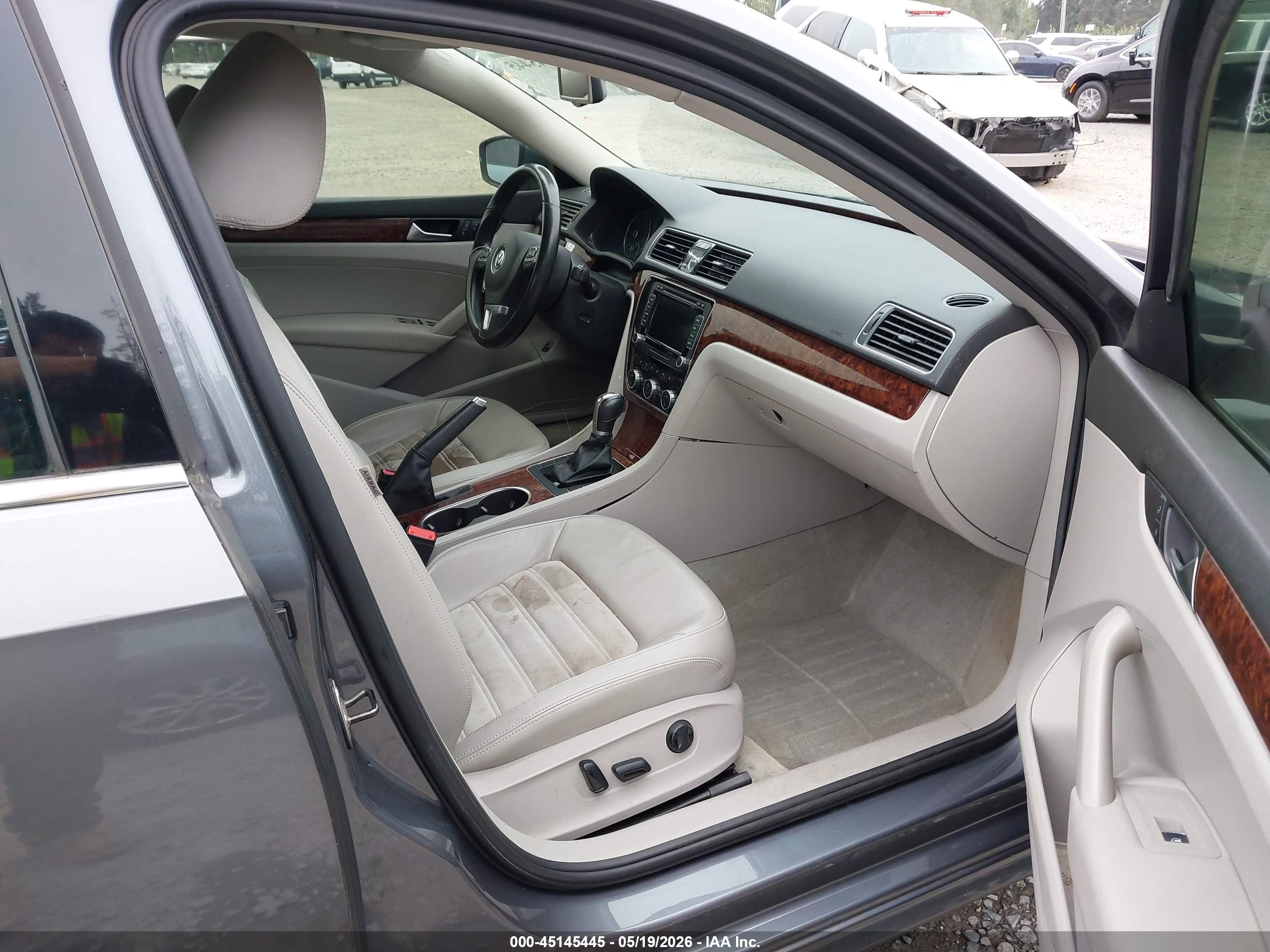 2013 Volkswagen Passat 2.0l Tdi Sel Premium Gray vin: 1VWCN7A37DC142072