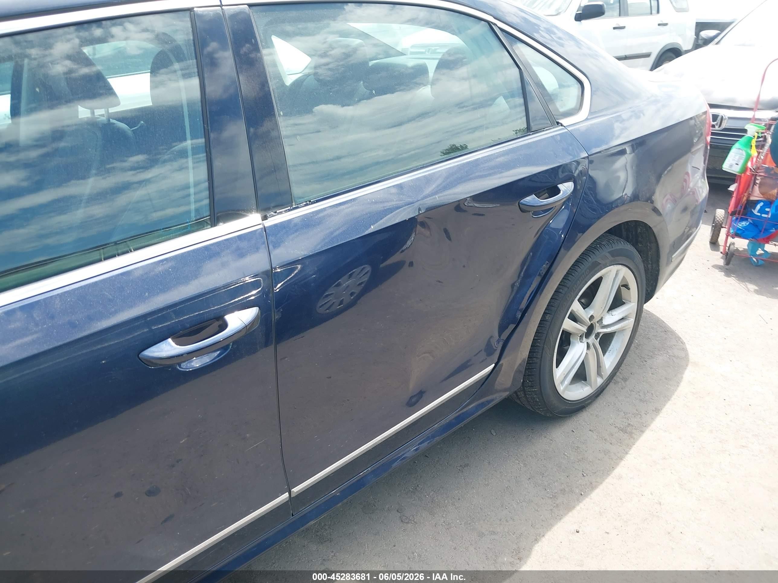 2013 Volkswagen Passat 2.0l Tdi Sel Premium Dark Blue vin: 1VWCN7A37DC145683
