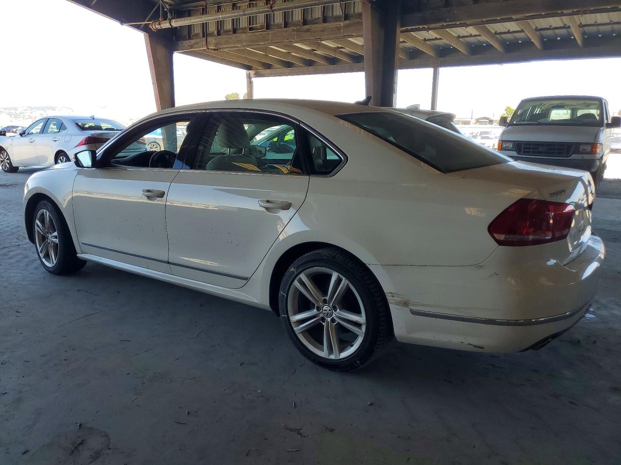 2014 Volkswagen Passat Sel White vin: 1VWCN7A37EC023228