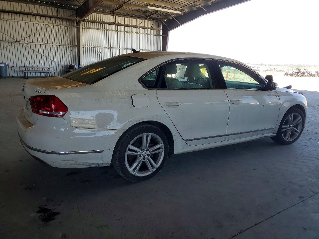 2014 Volkswagen Passat Sel White vin: 1VWCN7A37EC023228