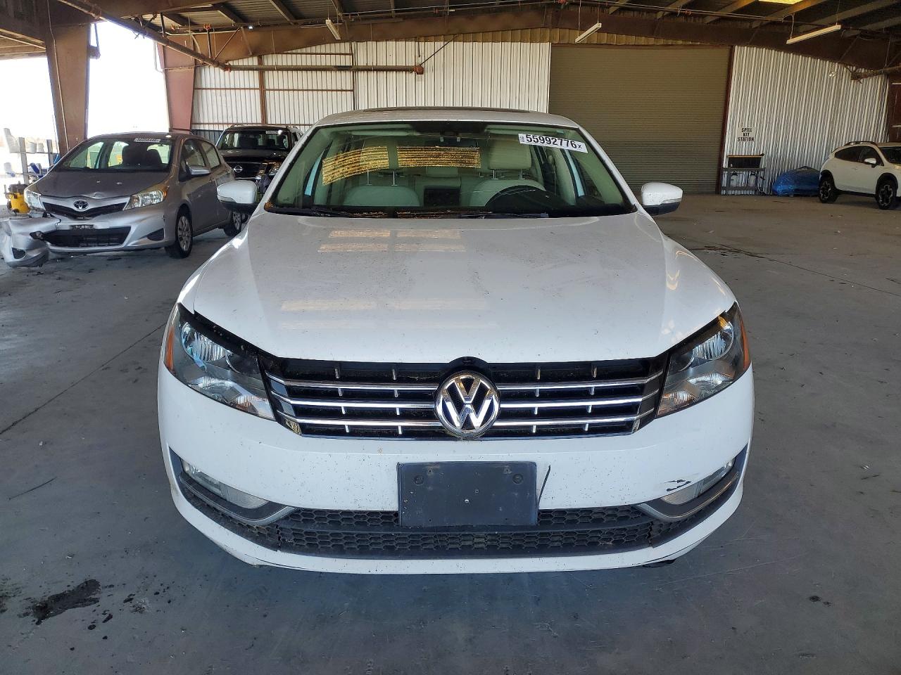2014 Volkswagen Passat Sel White vin: 1VWCN7A37EC023228