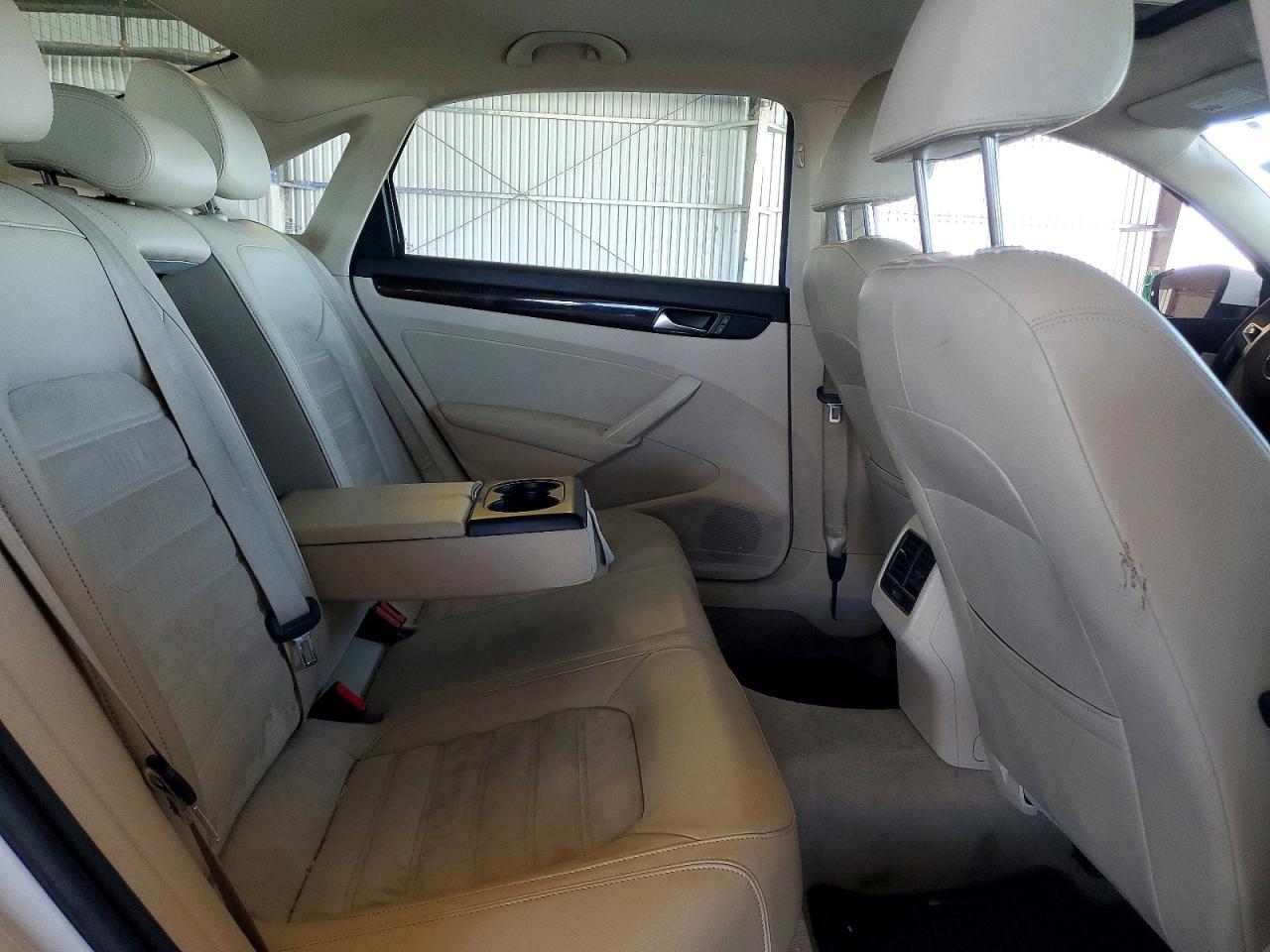 2014 Volkswagen Passat Sel White vin: 1VWCN7A37EC023228