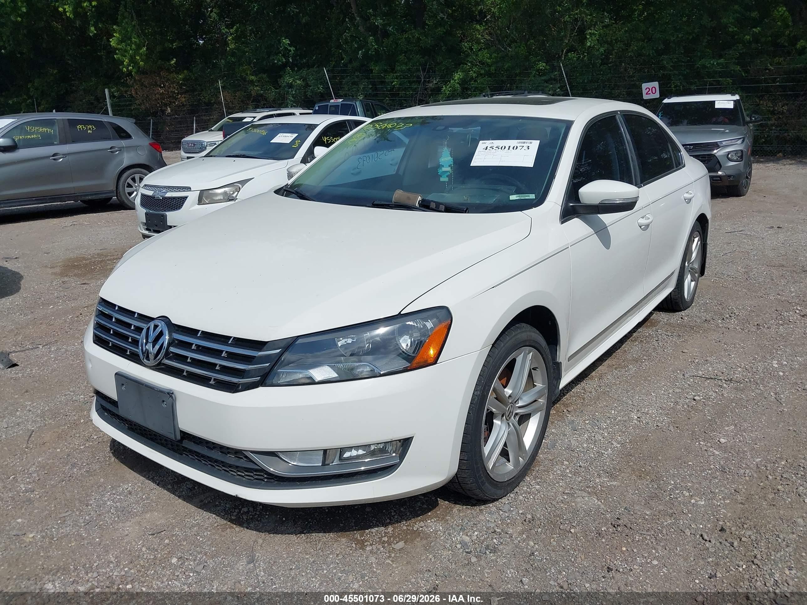 2014 Volkswagen Passat 2.0l Tdi Sel Premium White vin: 1VWCN7A37EC037565