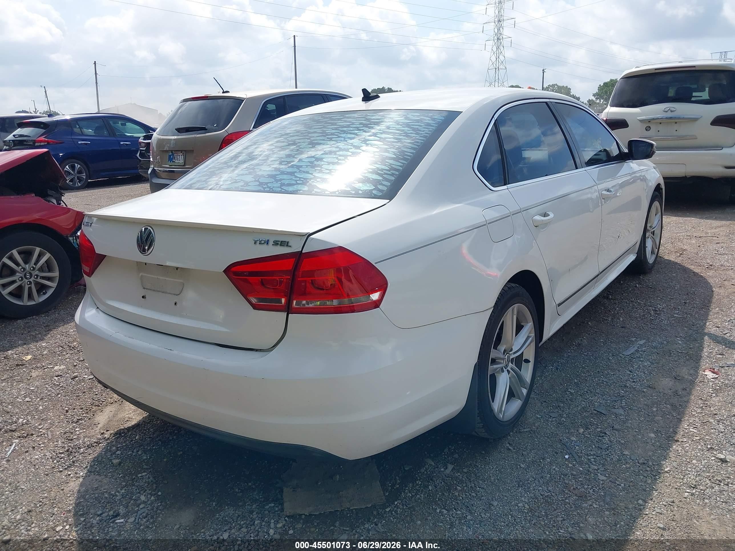 2014 Volkswagen Passat 2.0l Tdi Sel Premium White vin: 1VWCN7A37EC037565