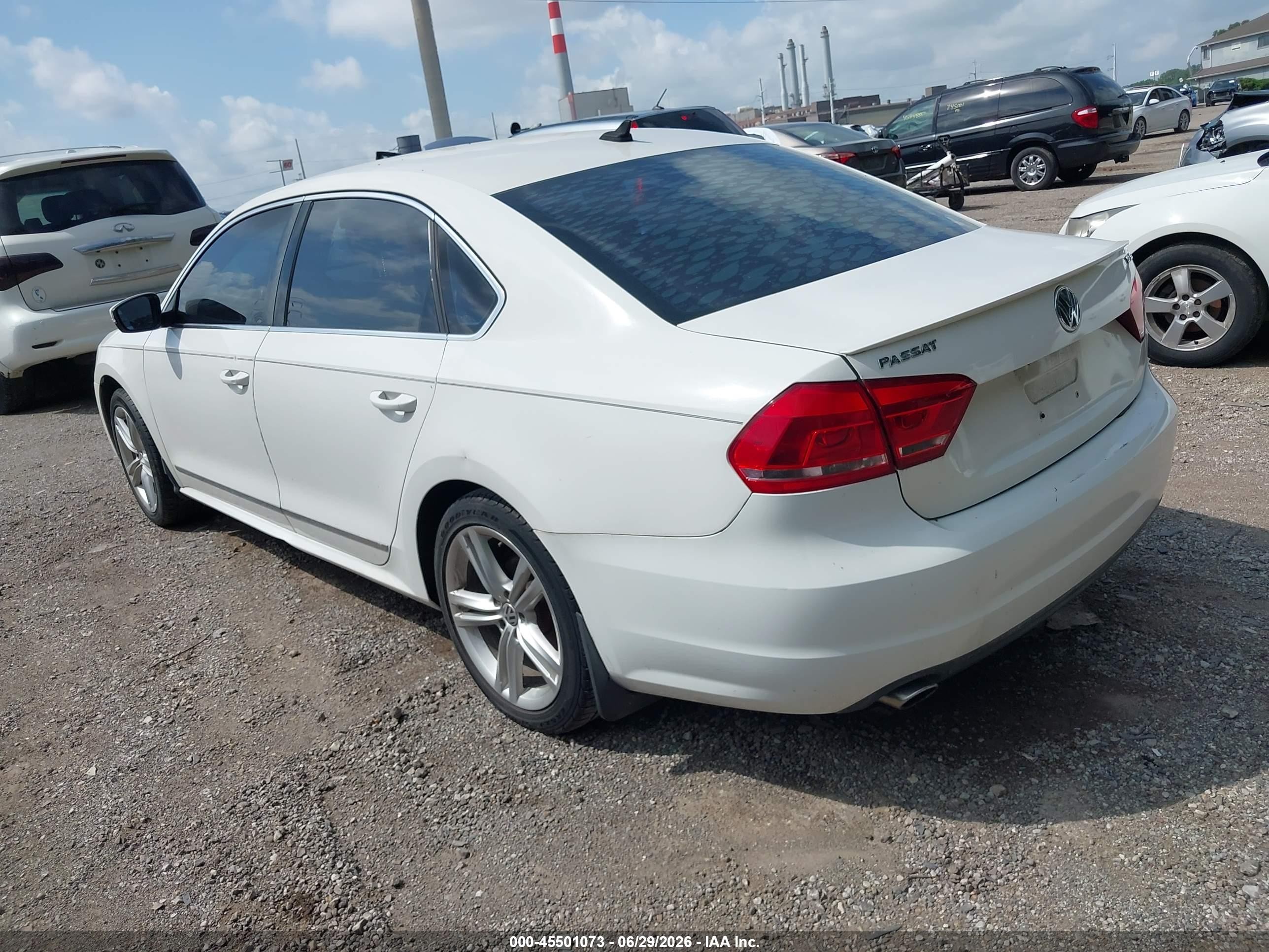 2014 Volkswagen Passat 2.0l Tdi Sel Premium White vin: 1VWCN7A37EC037565