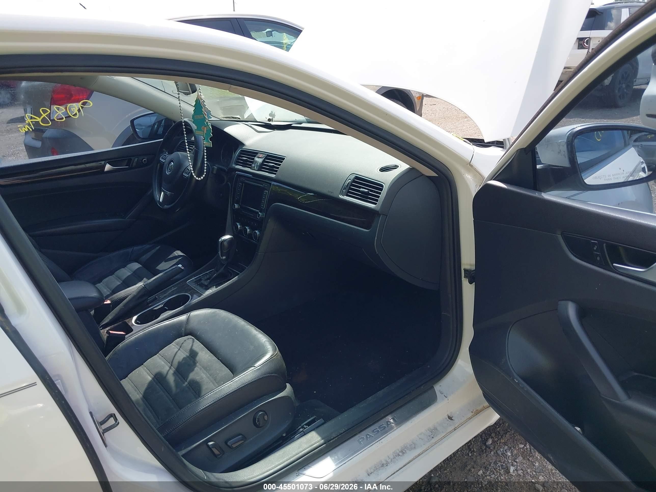 2014 Volkswagen Passat 2.0l Tdi Sel Premium White vin: 1VWCN7A37EC037565