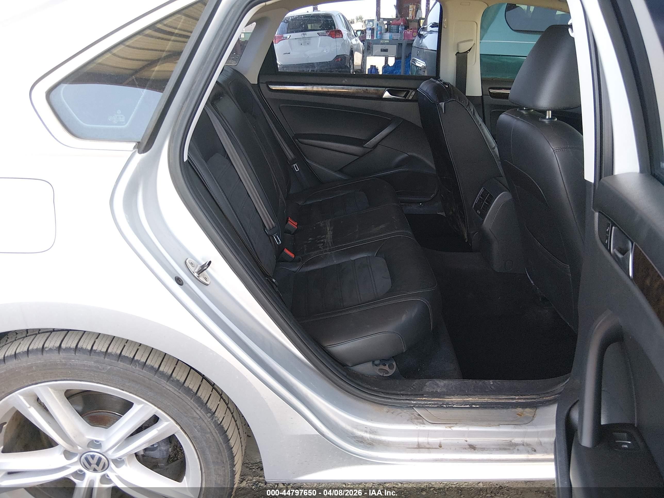 2014 Volkswagen Passat 2.0l Tdi Sel Premium Silver vin: 1VWCN7A37EC103287