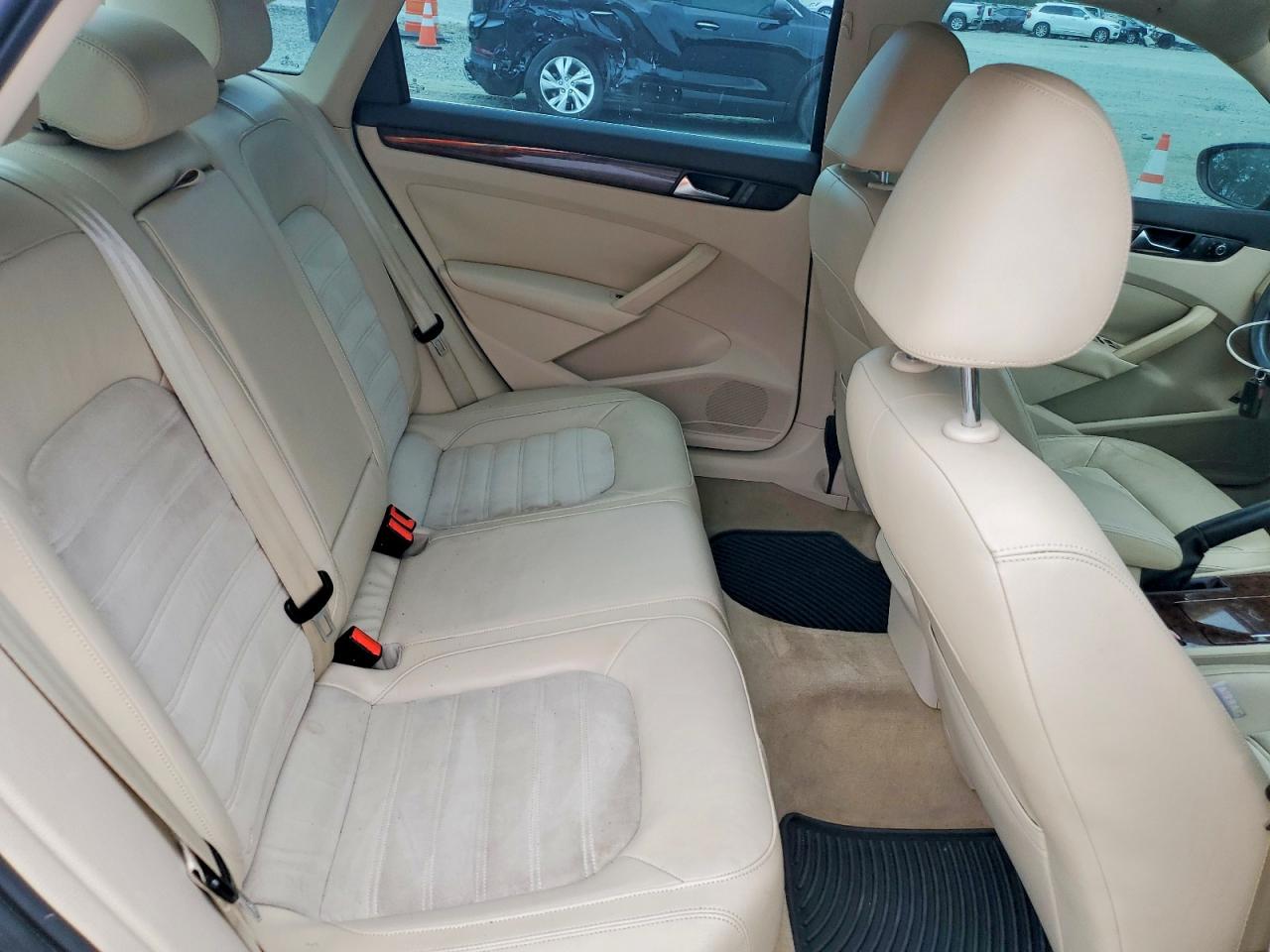 2012 Volkswagen Passat Sel Black vin: 1VWCN7A38CC003311
