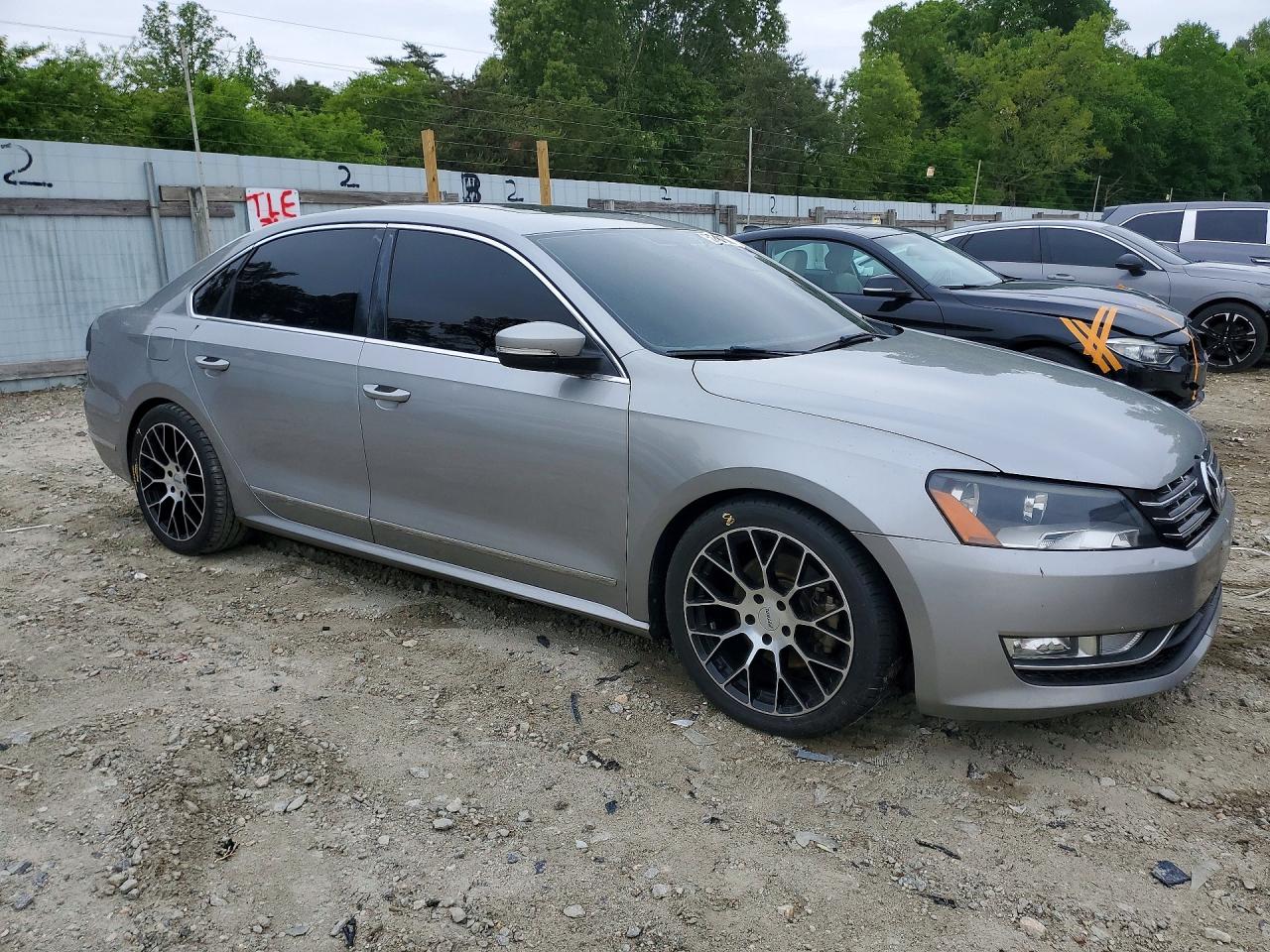 2013 Volkswagen Passat Sel Silver vin: 1VWCN7A38DC027951
