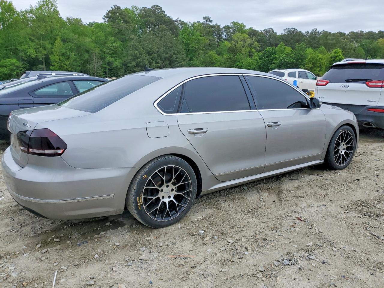 2013 Volkswagen Passat Sel Silver vin: 1VWCN7A38DC027951