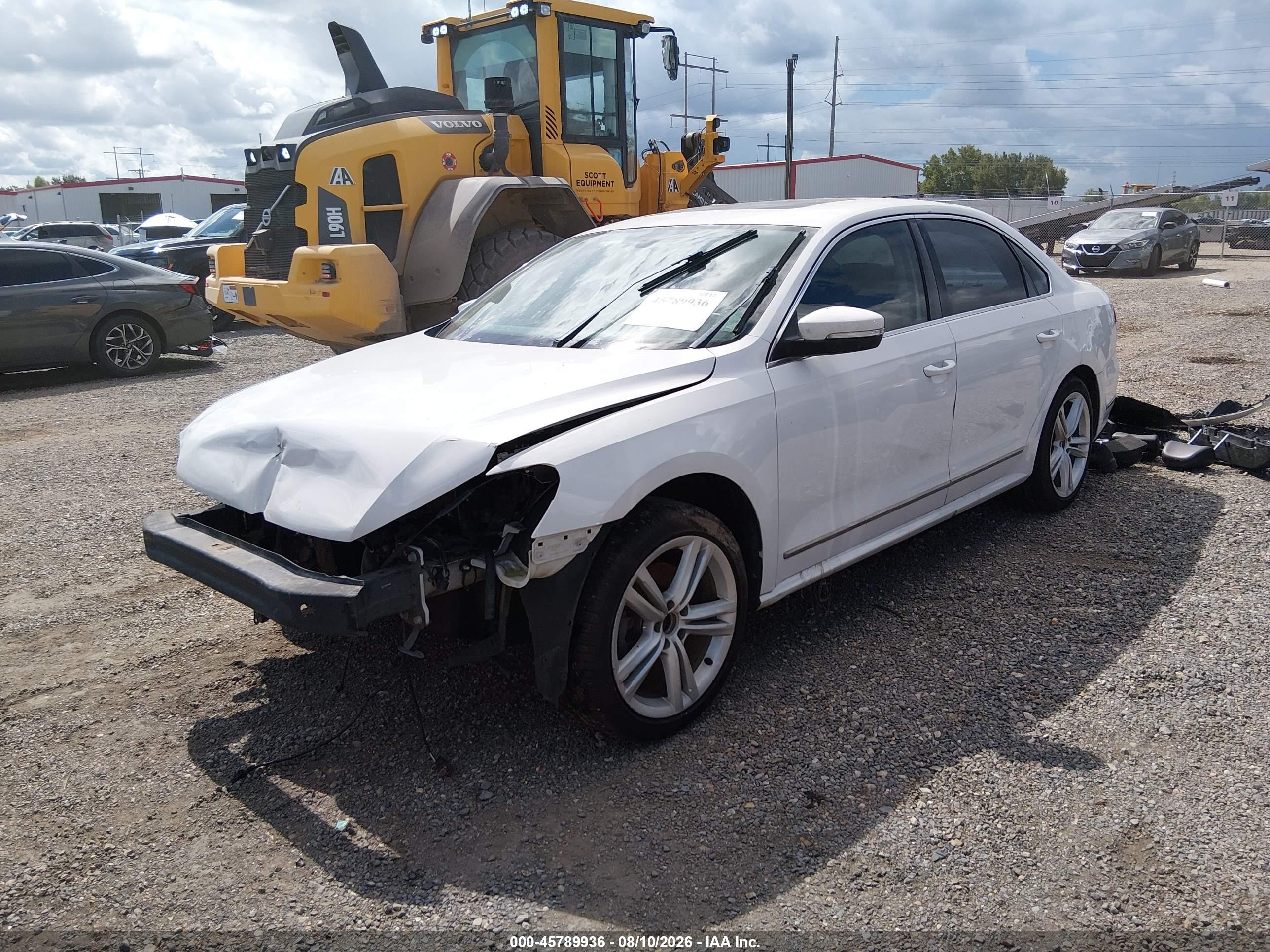 2013 Volkswagen Passat 2.0l Tdi Sel Premium White vin: 1VWCN7A38DC030364