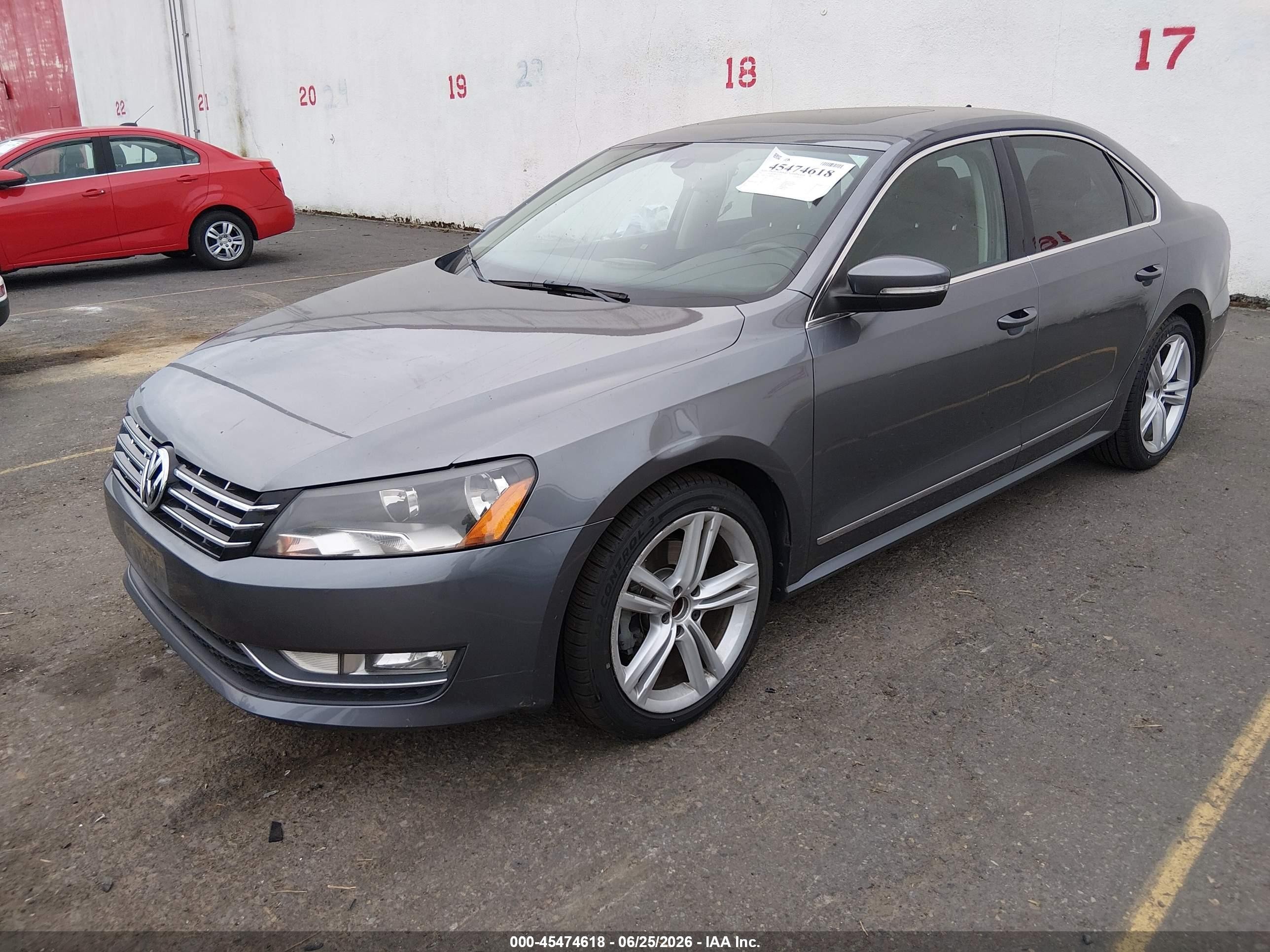 2013 Volkswagen Passat 2.0l Tdi Sel Premium Gray vin: 1VWCN7A38DC037167