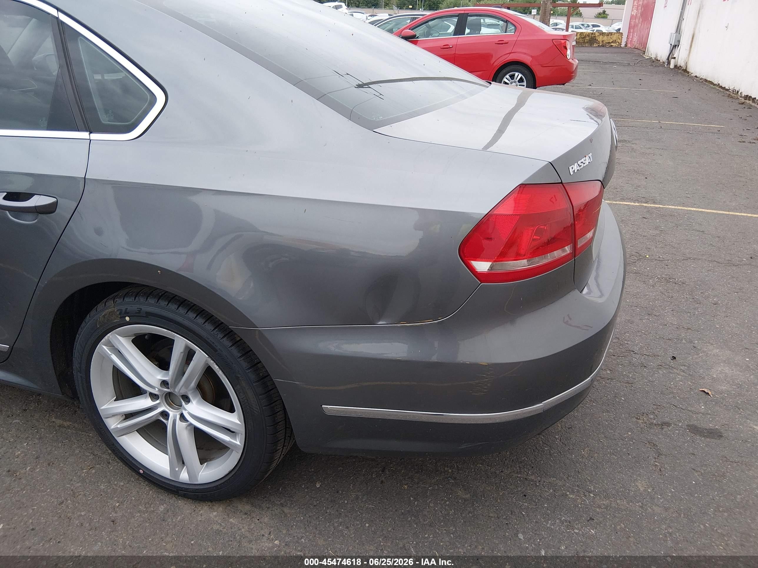 2013 Volkswagen Passat 2.0l Tdi Sel Premium Gray vin: 1VWCN7A38DC037167
