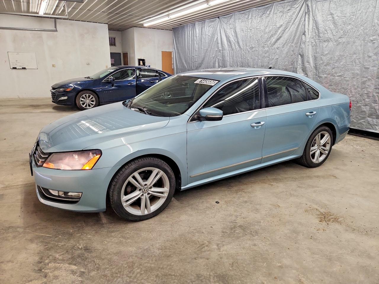 2013 Volkswagen Passat Sel Blue vin: 1VWCN7A38DC061839