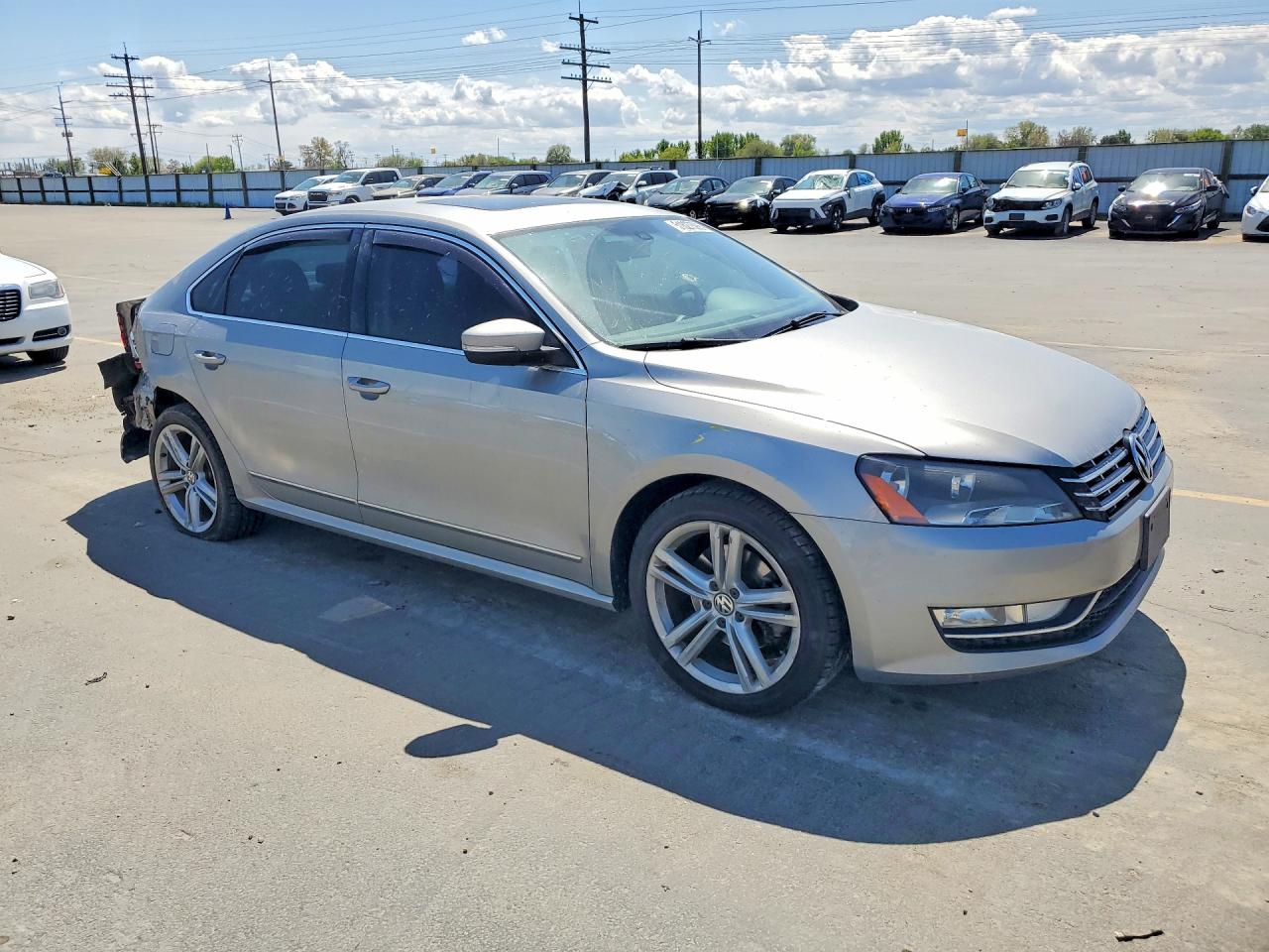 2013 Volkswagen Passat Sel Silver vin: 1VWCN7A38DC077393