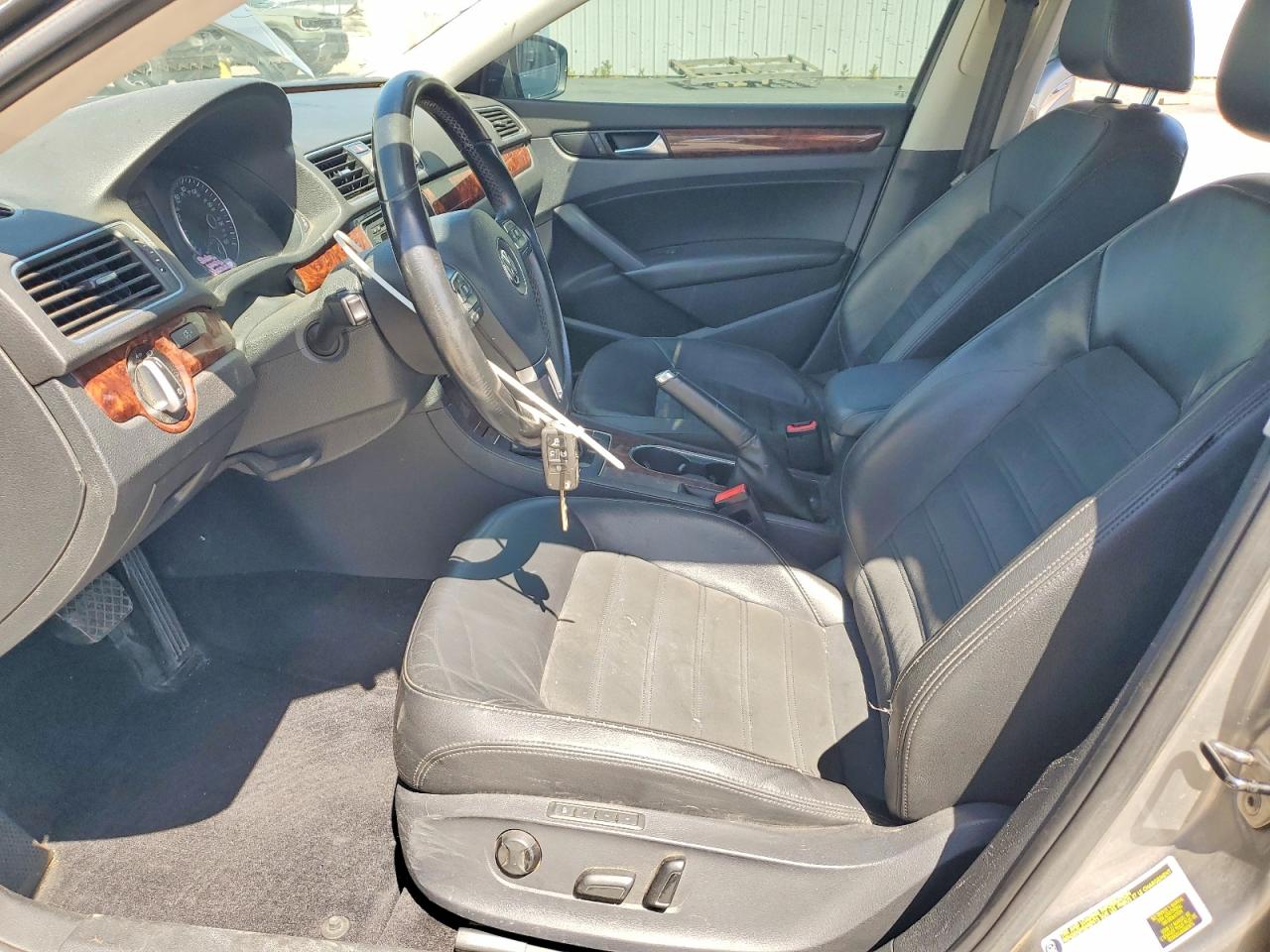 2013 Volkswagen Passat Sel Silver vin: 1VWCN7A38DC077393