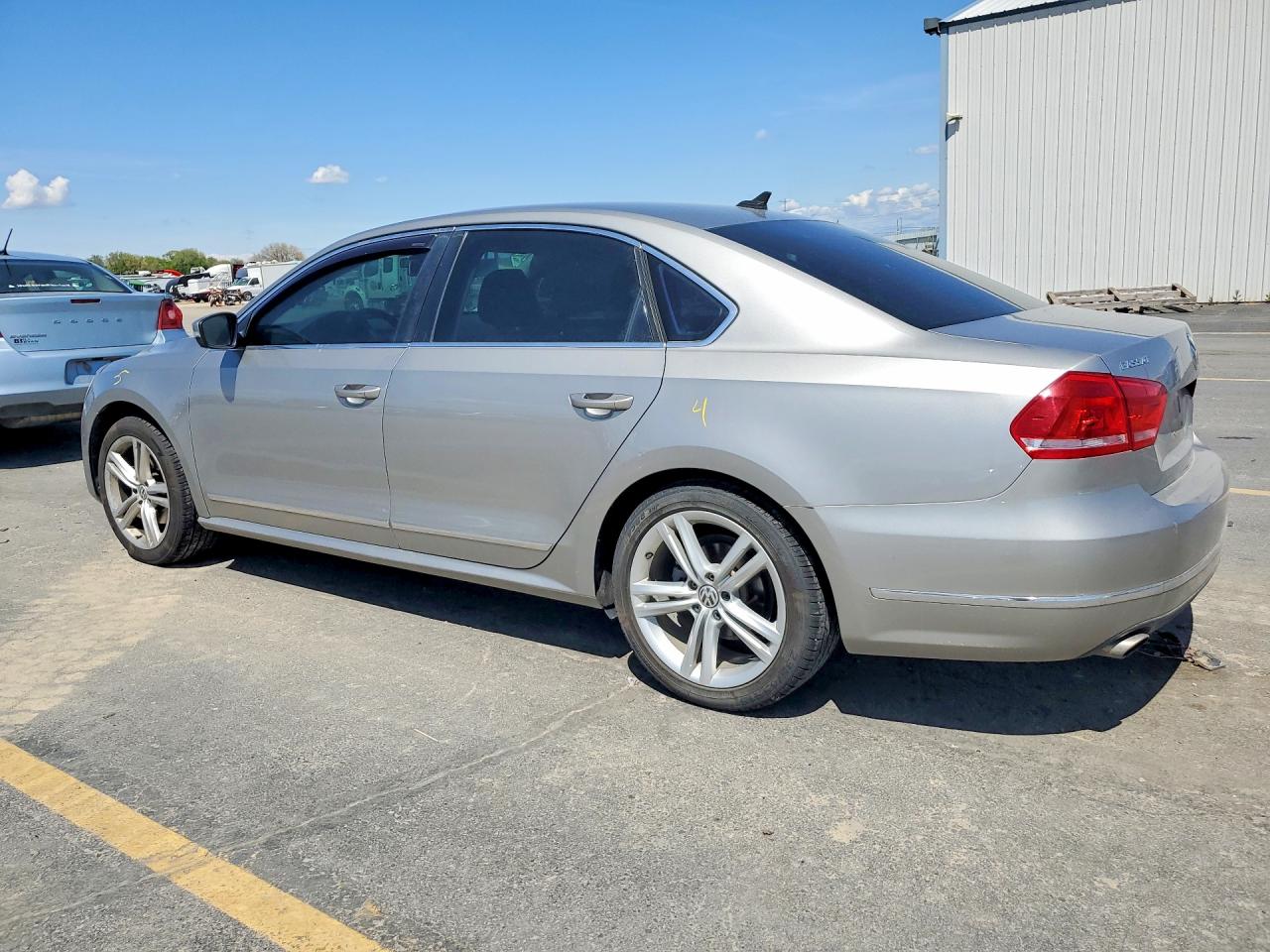 2013 Volkswagen Passat Sel Silver vin: 1VWCN7A38DC077393