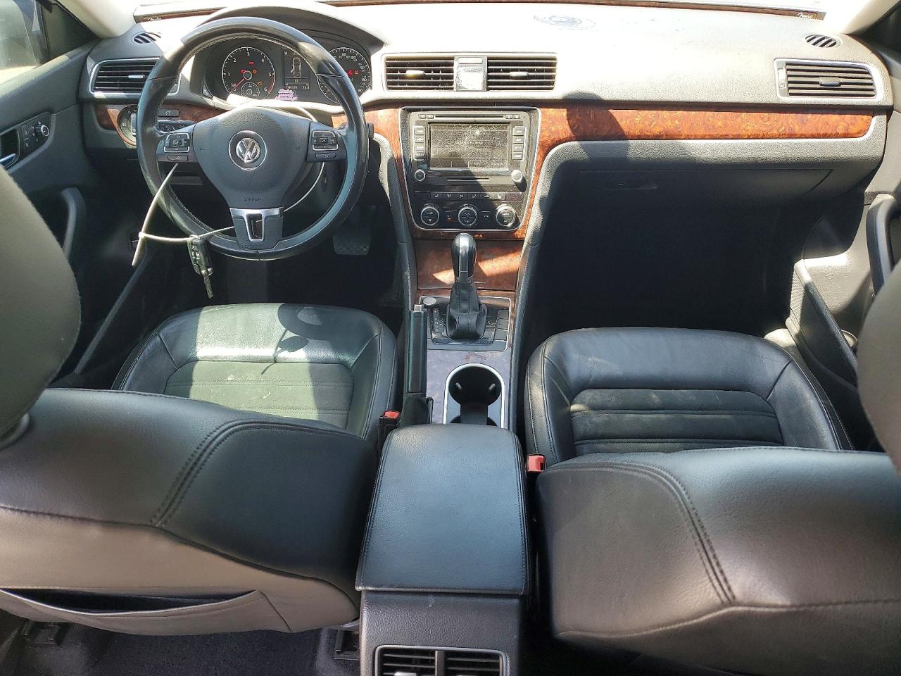 2013 Volkswagen Passat Sel Silver vin: 1VWCN7A38DC077393