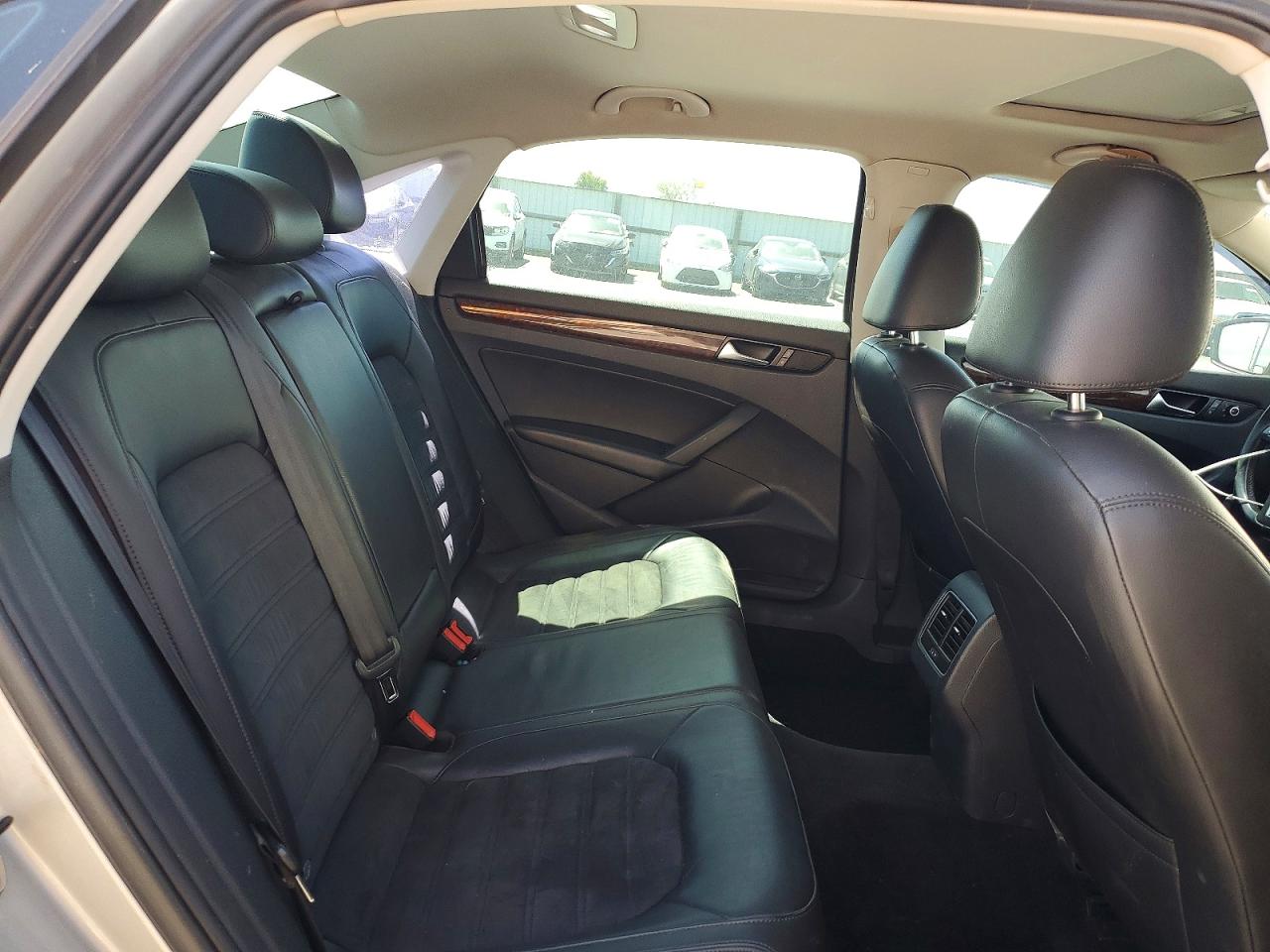 2013 Volkswagen Passat Sel Silver vin: 1VWCN7A38DC077393