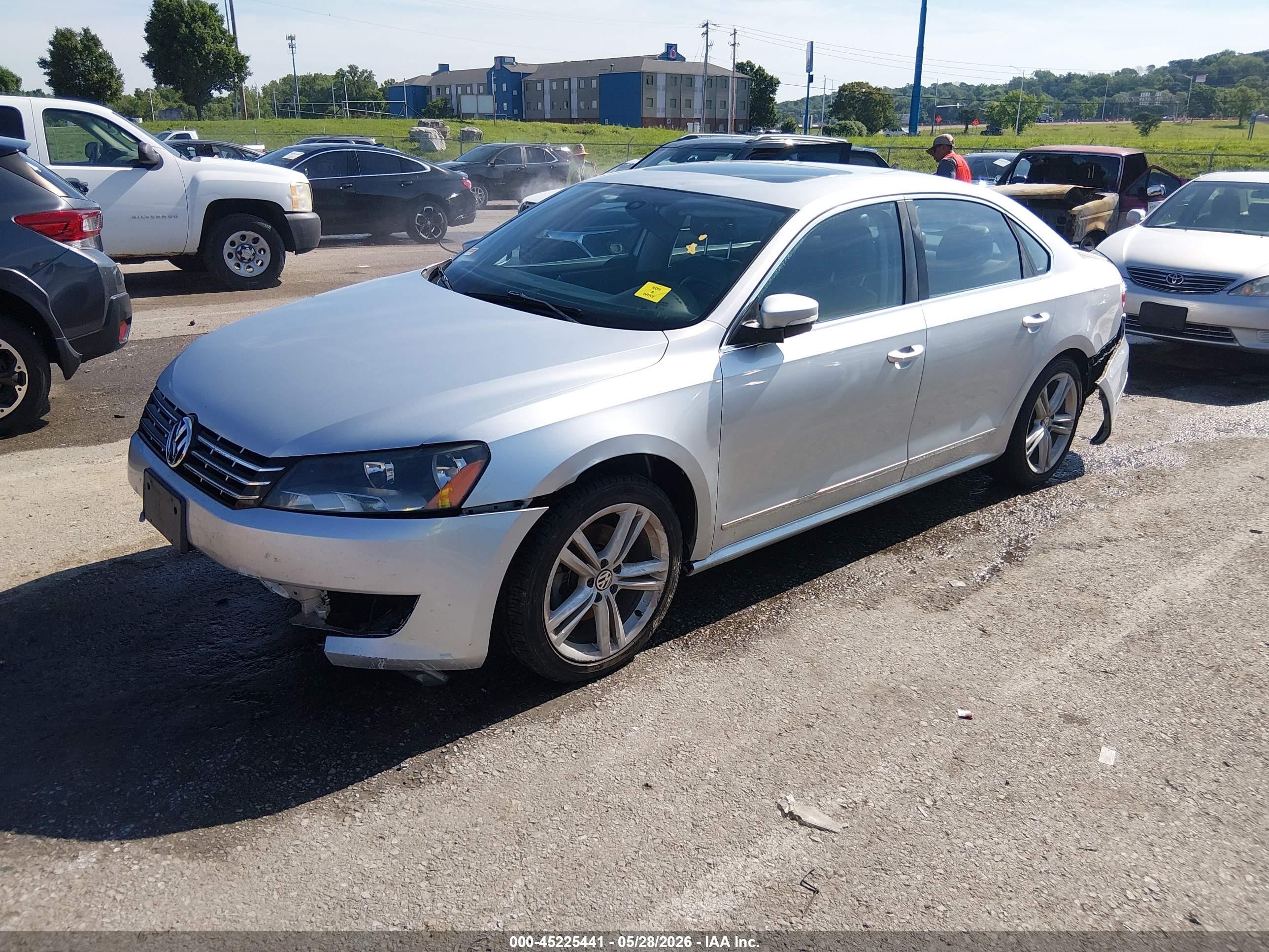 2013 Volkswagen Passat 2.0l Tdi Sel Premium Серебряный vin: 1VWCN7A38DC085106
