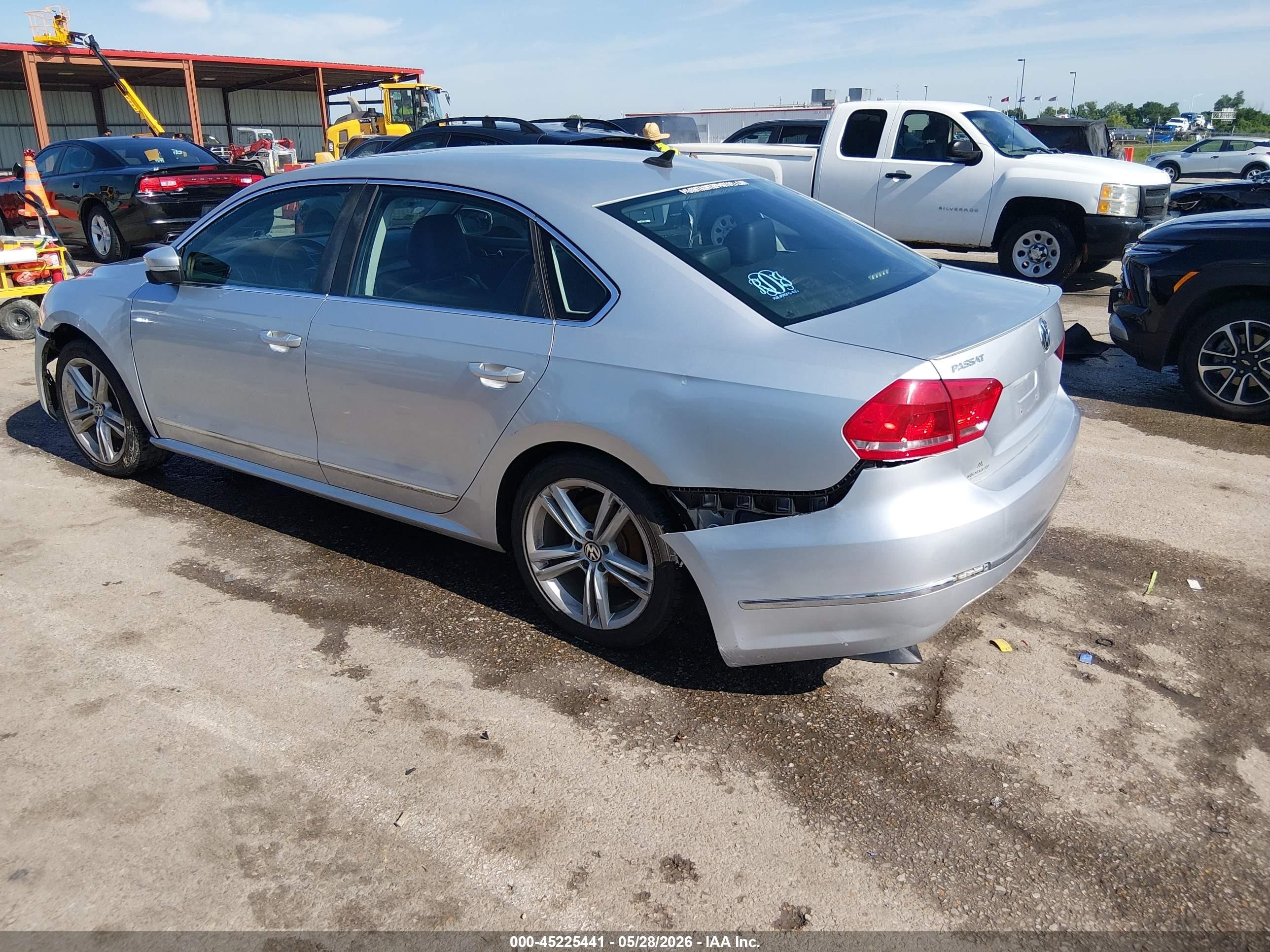 2013 Volkswagen Passat 2.0l Tdi Sel Premium Серебряный vin: 1VWCN7A38DC085106