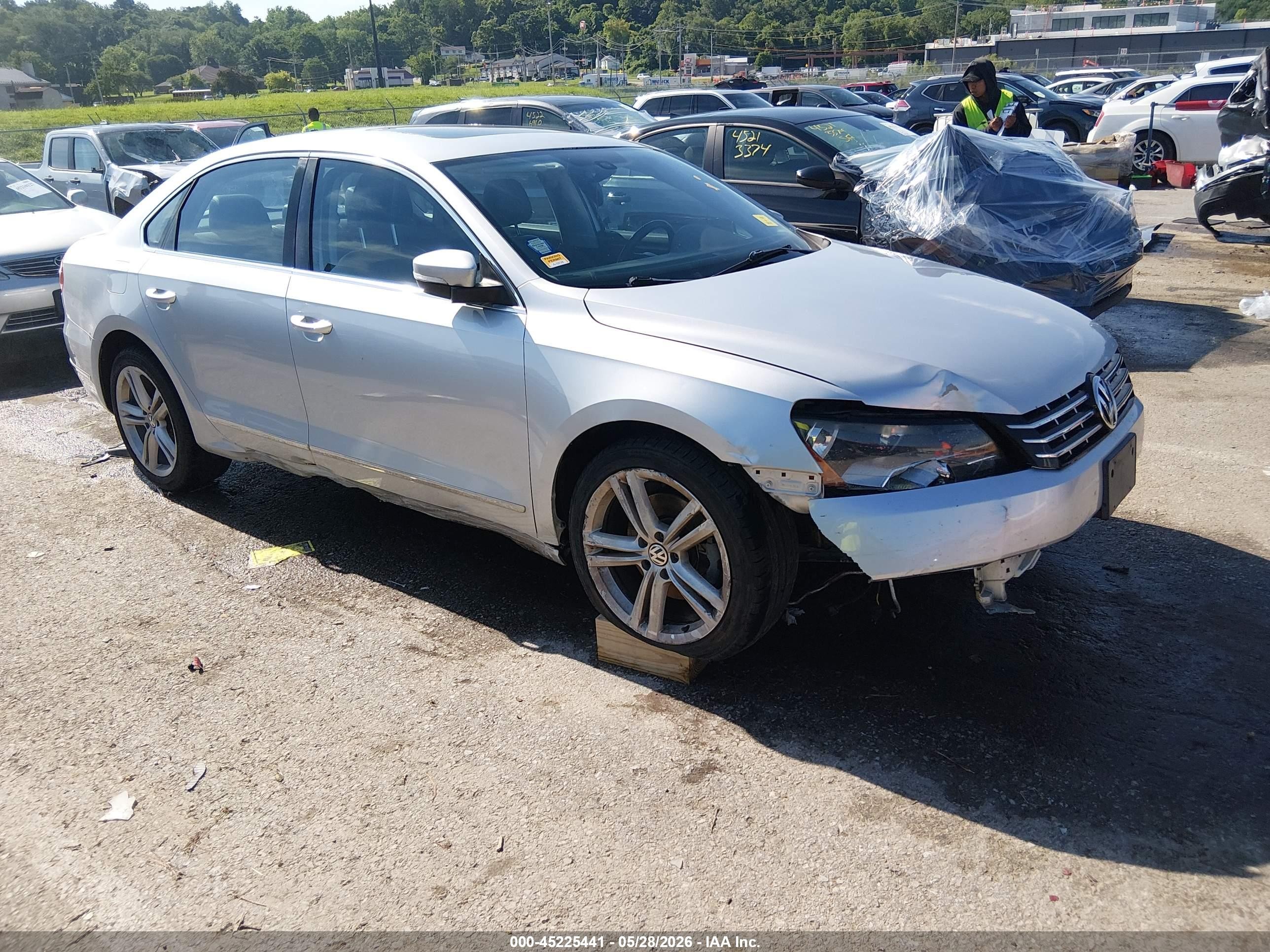 2013 Volkswagen Passat 2.0l Tdi Sel Premium Silver vin: 1VWCN7A38DC085106