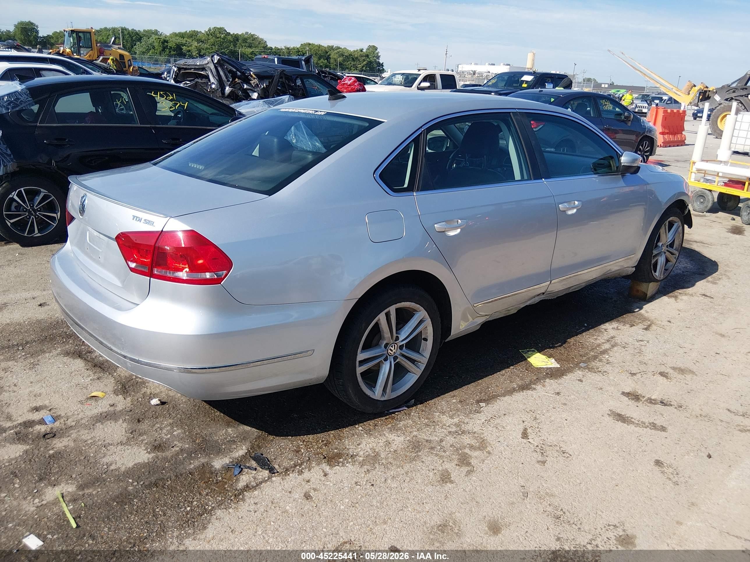 2013 Volkswagen Passat 2.0l Tdi Sel Premium Серебряный vin: 1VWCN7A38DC085106