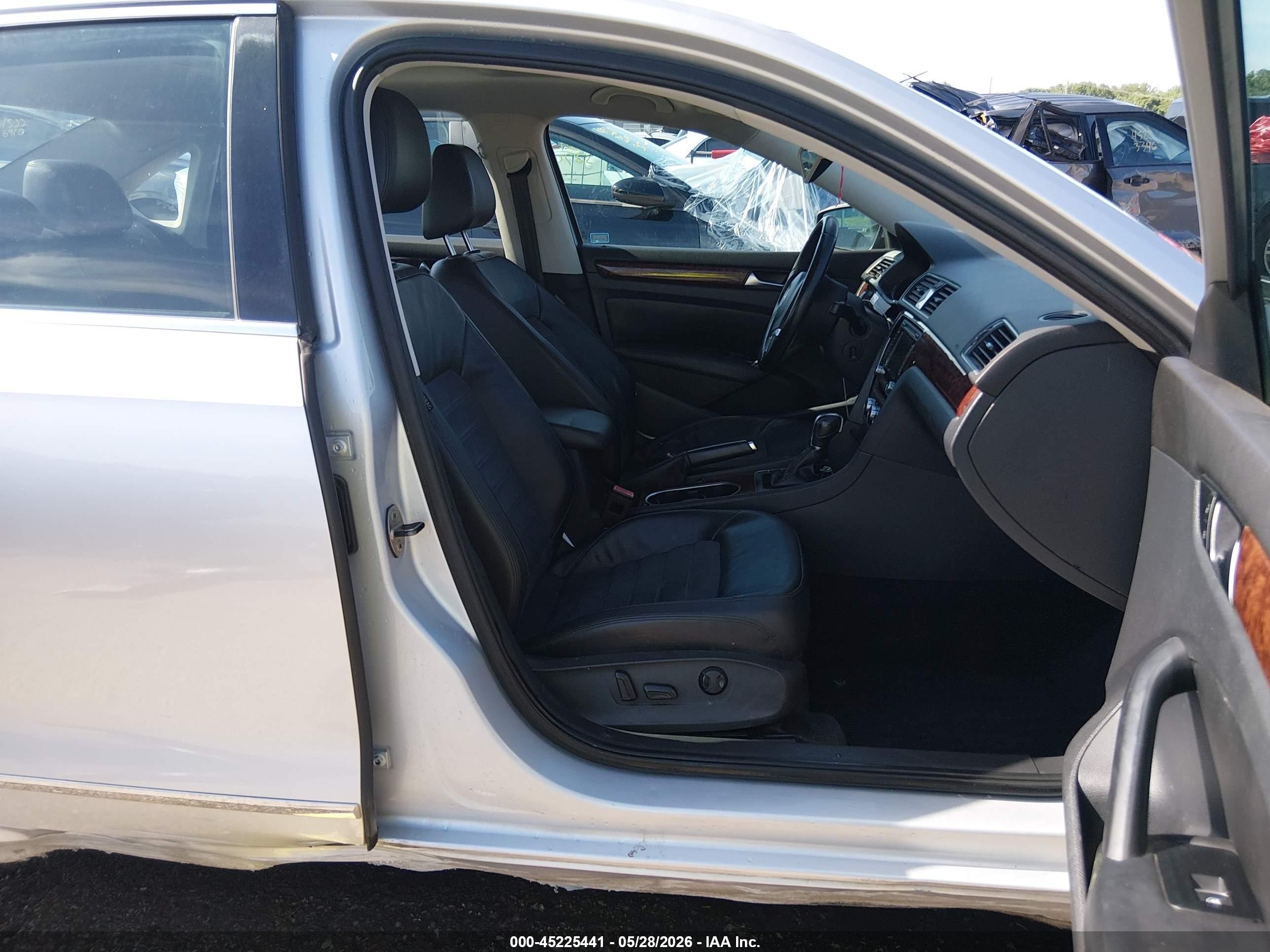 2013 Volkswagen Passat 2.0l Tdi Sel Premium Серебряный vin: 1VWCN7A38DC085106