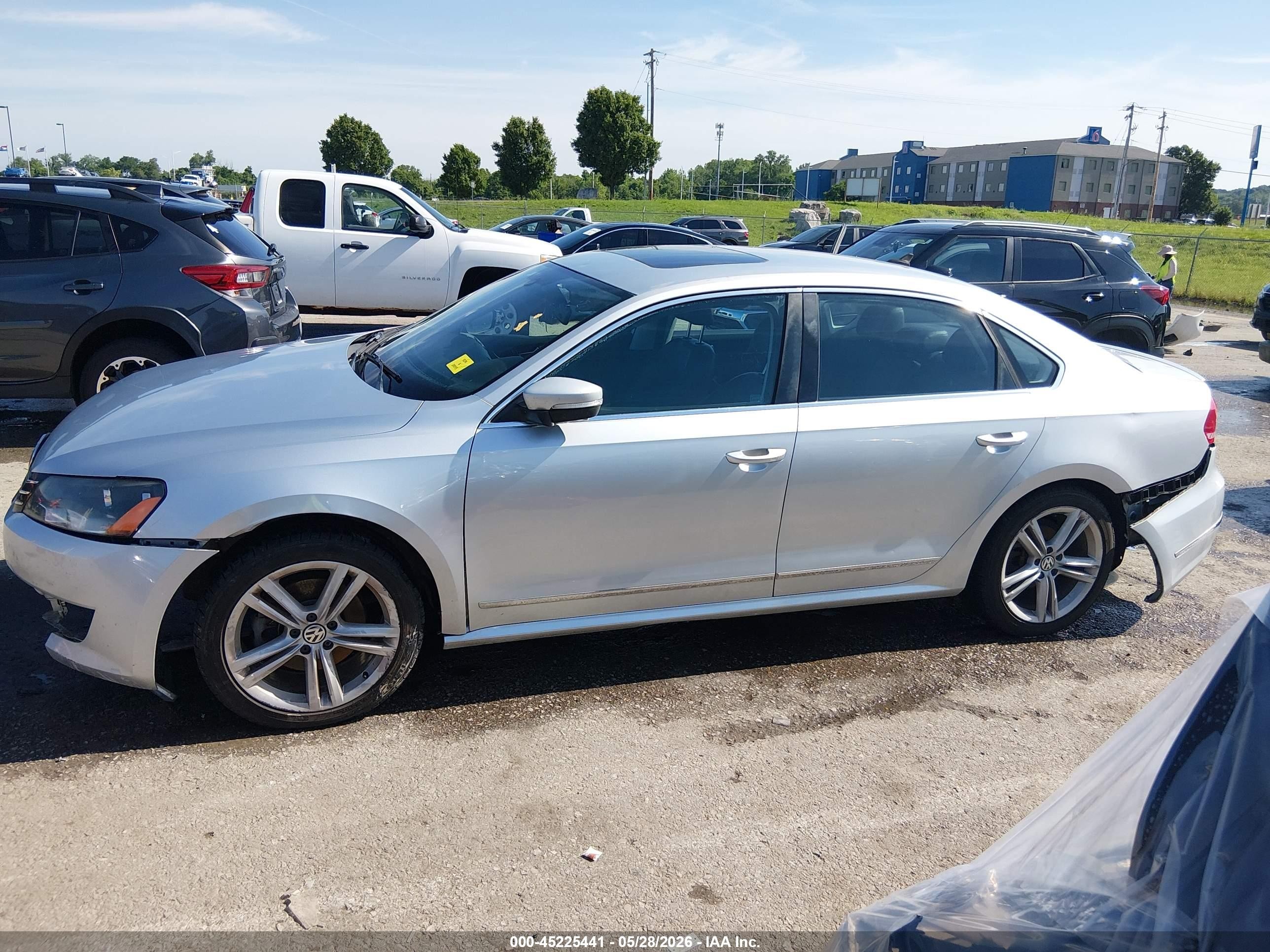 2013 Volkswagen Passat 2.0l Tdi Sel Premium Серебряный vin: 1VWCN7A38DC085106