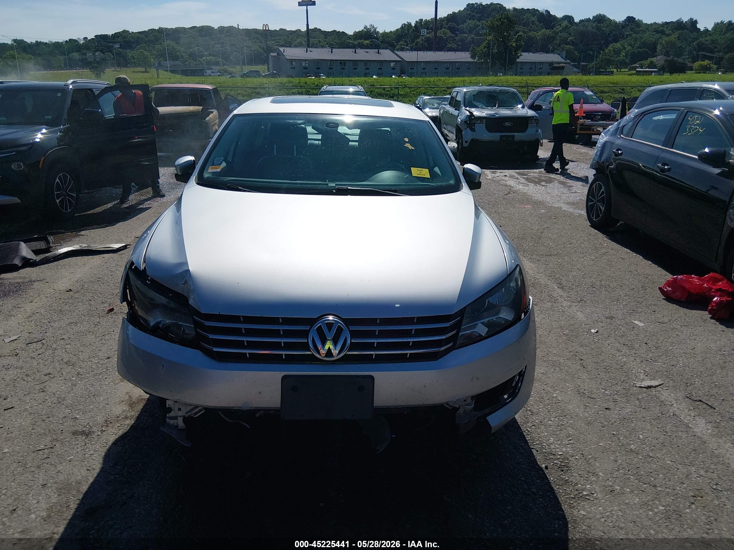 2013 Volkswagen Passat 2.0l Tdi Sel Premium Серебряный vin: 1VWCN7A38DC085106