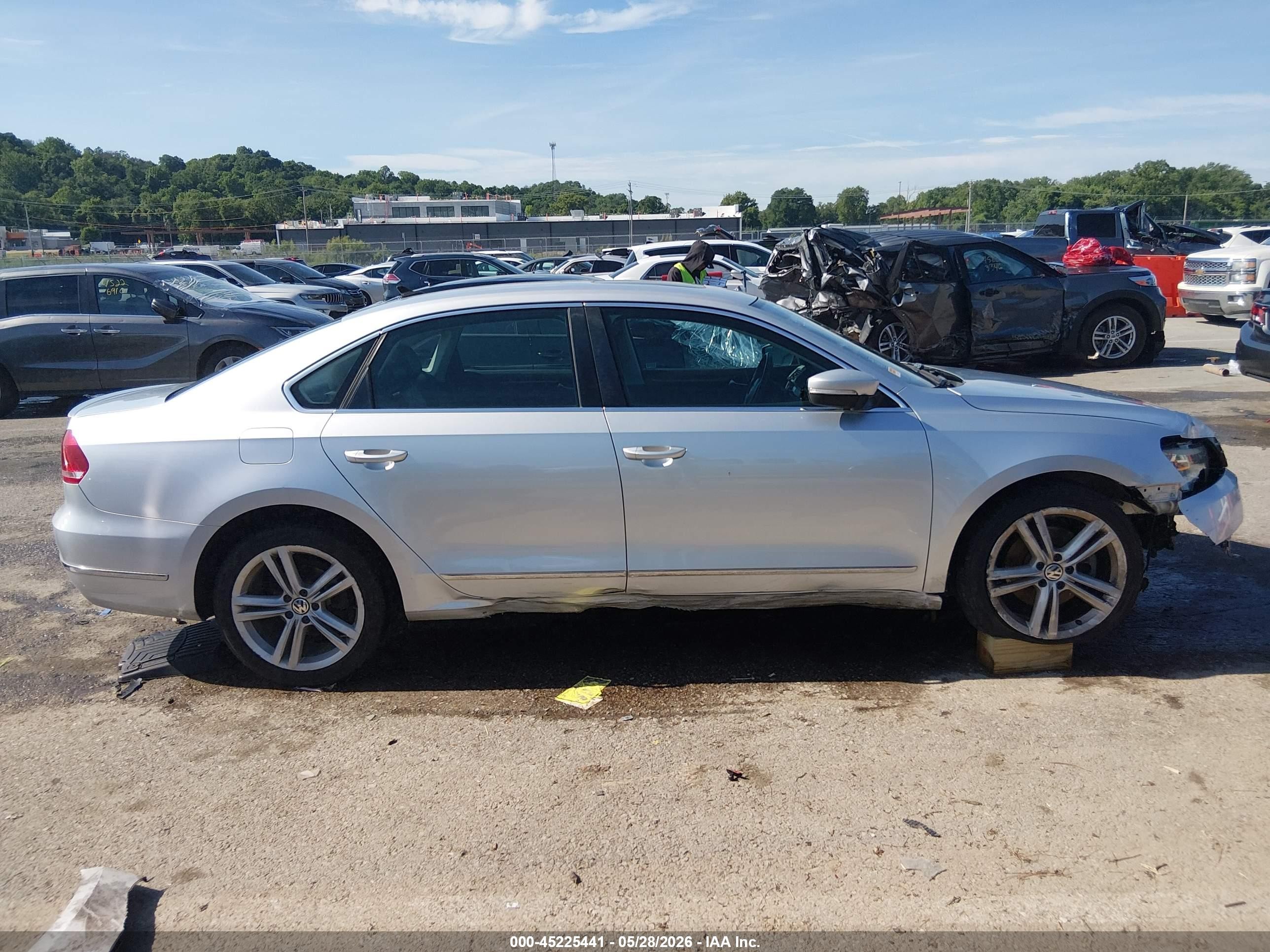 2013 Volkswagen Passat 2.0l Tdi Sel Premium Серебряный vin: 1VWCN7A38DC085106