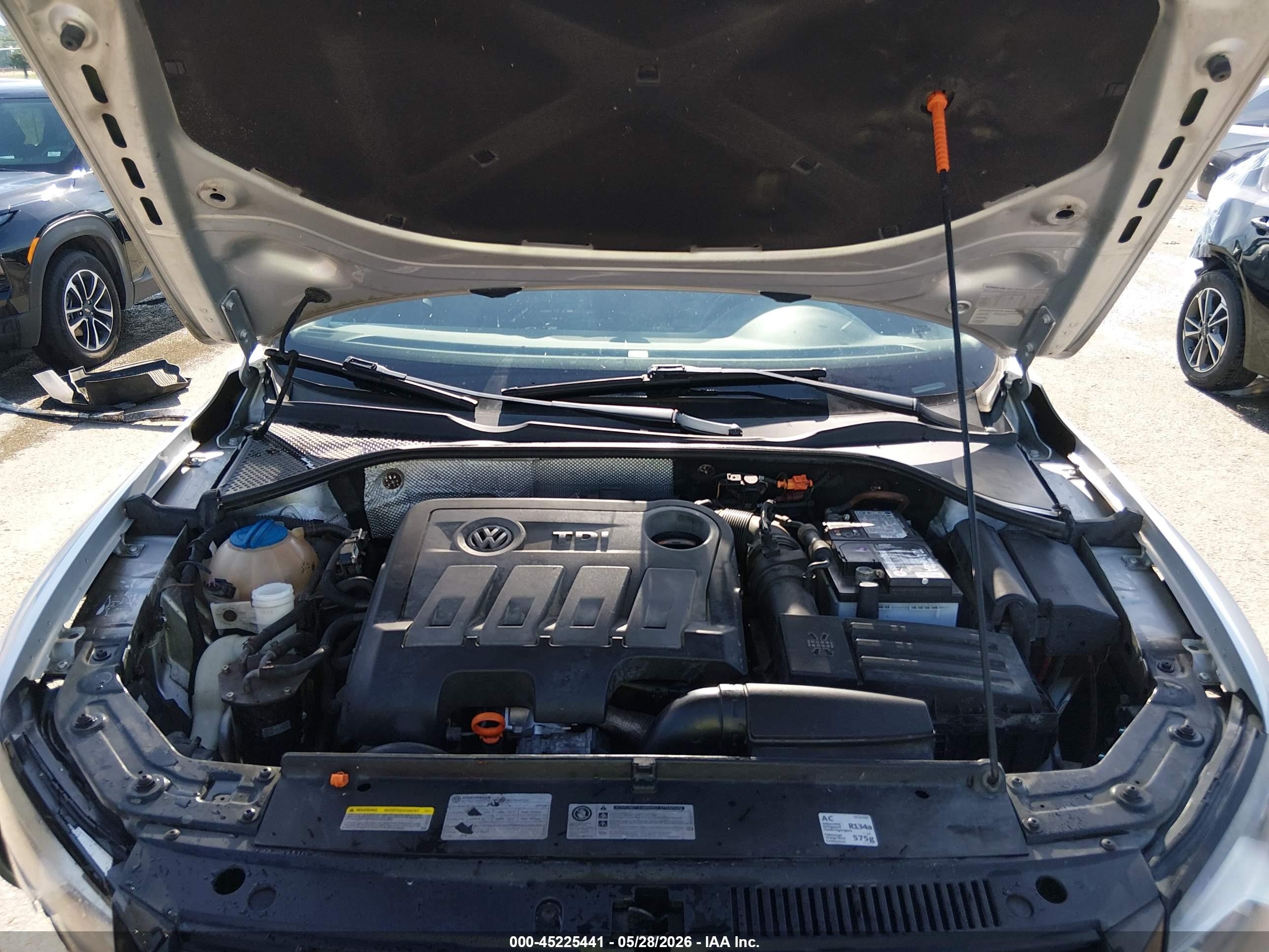 2013 Volkswagen Passat 2.0l Tdi Sel Premium Серебряный vin: 1VWCN7A38DC085106