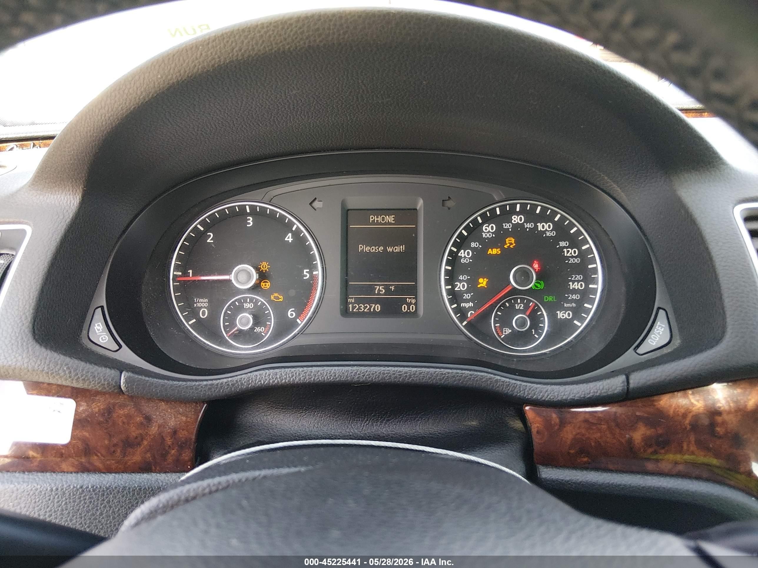 2013 Volkswagen Passat 2.0l Tdi Sel Premium Серебряный vin: 1VWCN7A38DC085106