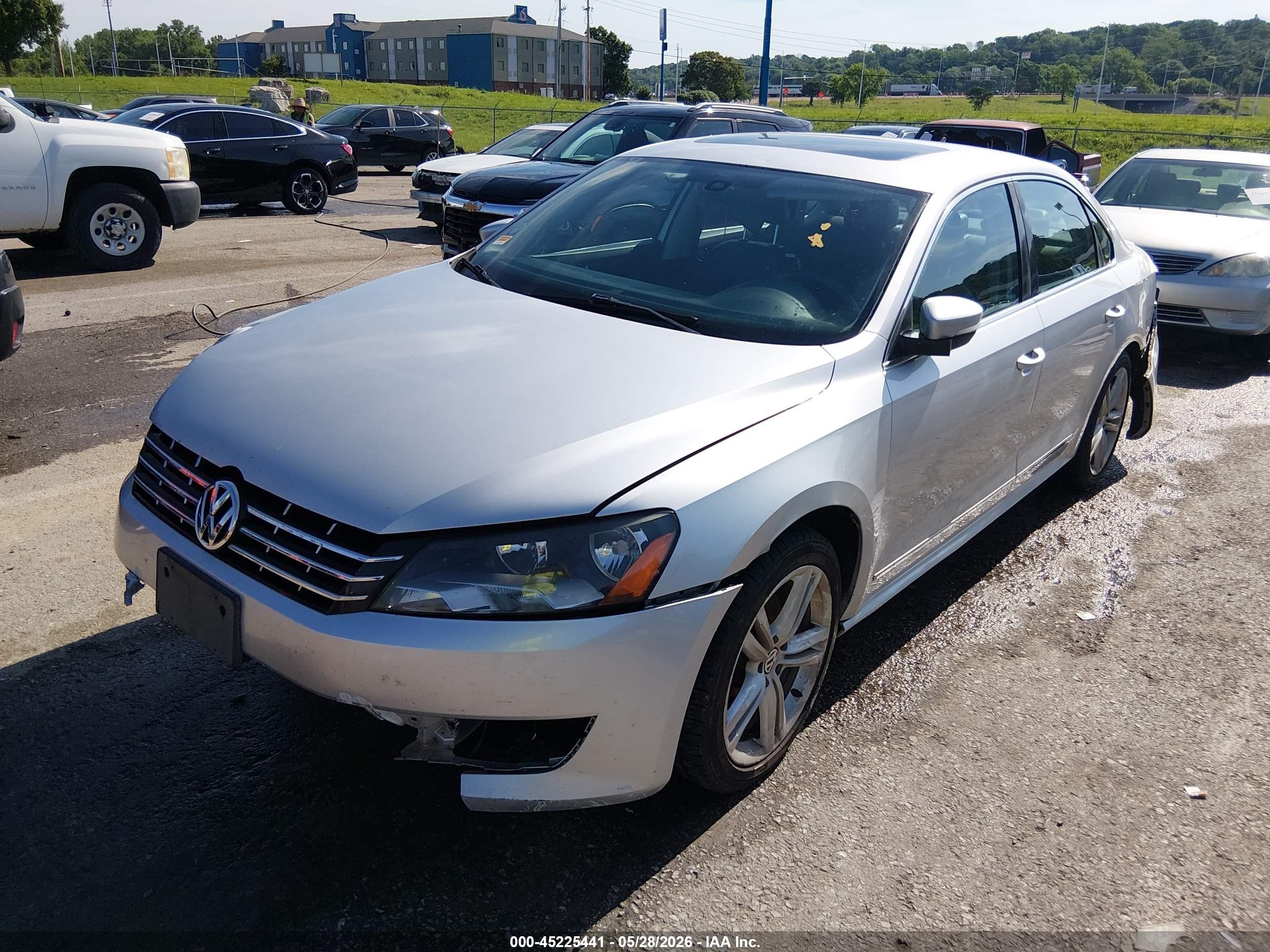 2013 Volkswagen Passat 2.0l Tdi Sel Premium Серебряный vin: 1VWCN7A38DC085106