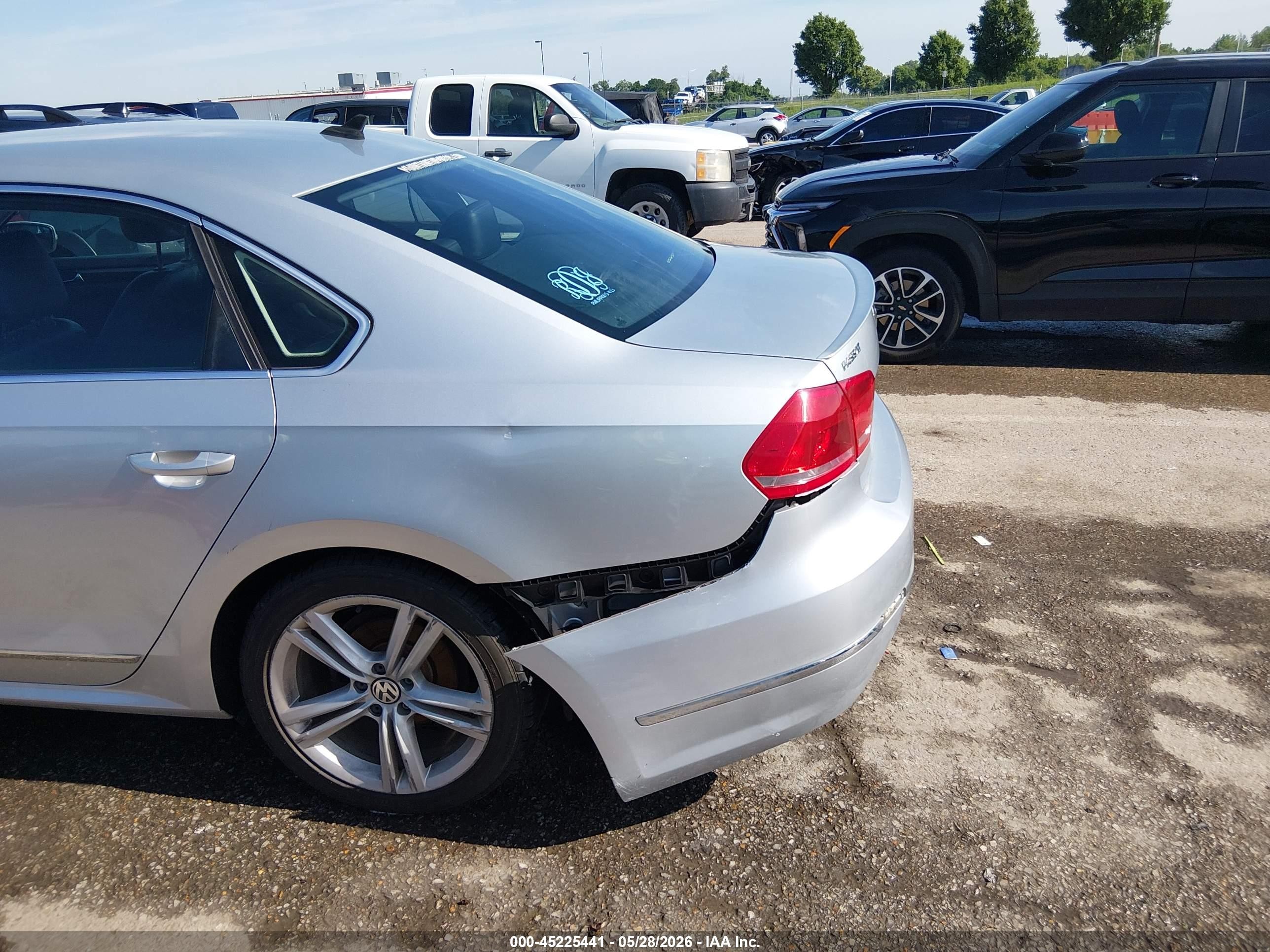 2013 Volkswagen Passat 2.0l Tdi Sel Premium Серебряный vin: 1VWCN7A38DC085106