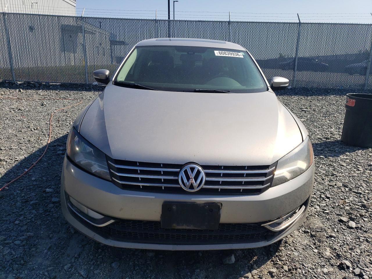 2013 Volkswagen Passat Sel Silver vin: 1VWCN7A38DC116046