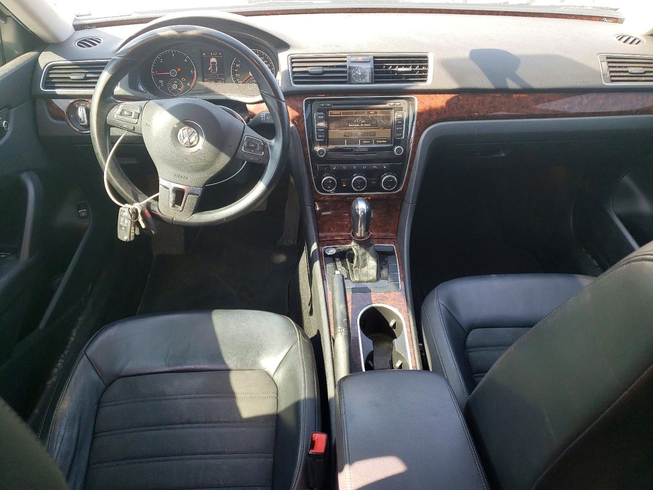 2013 Volkswagen Passat Sel Silver vin: 1VWCN7A38DC116046