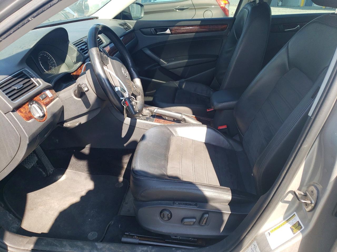 2013 Volkswagen Passat Sel Silver vin: 1VWCN7A38DC116046