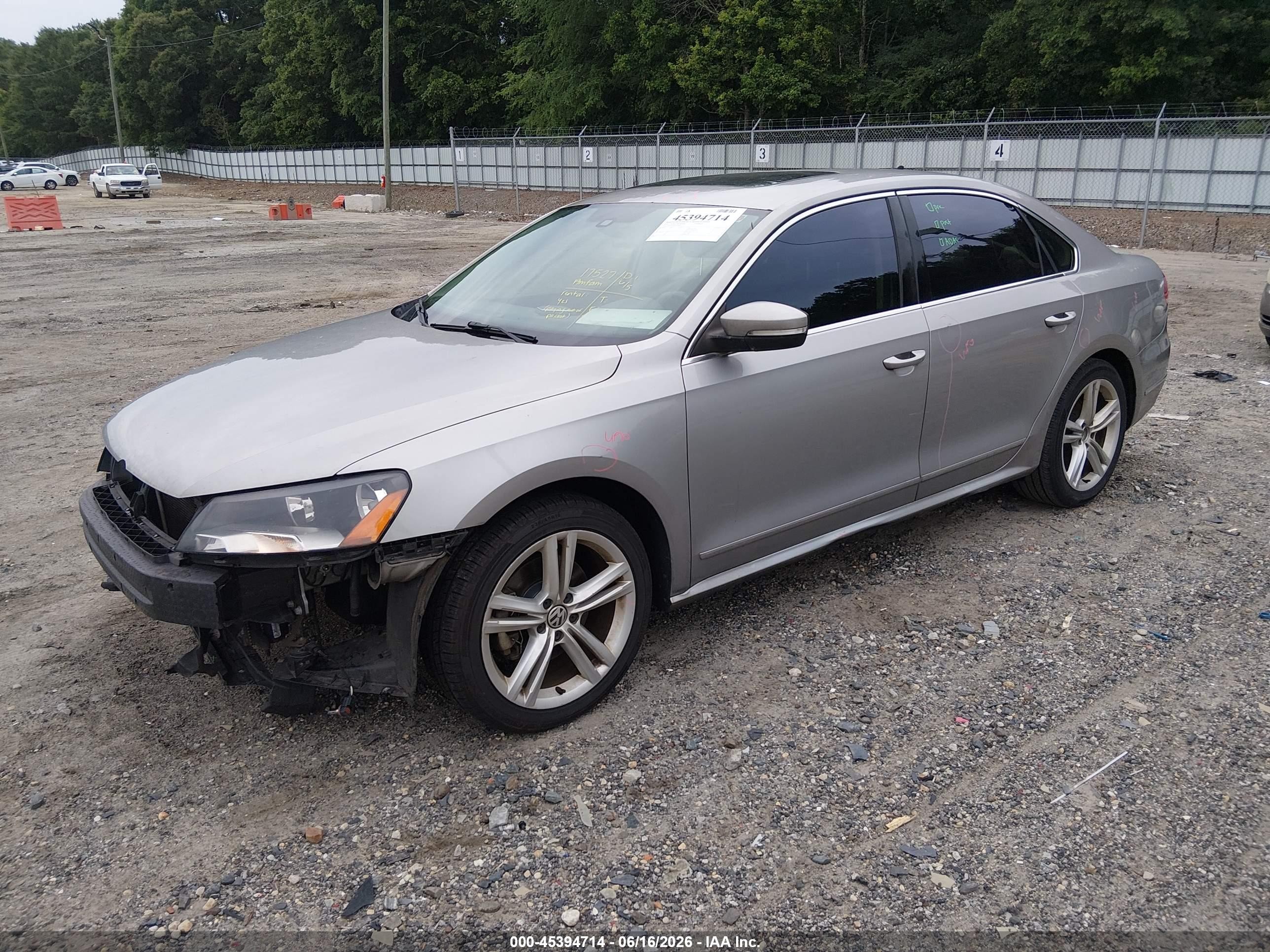 2014 Volkswagen Passat 2.0l Tdi Sel Premium Silver vin: 1VWCN7A38EC060675
