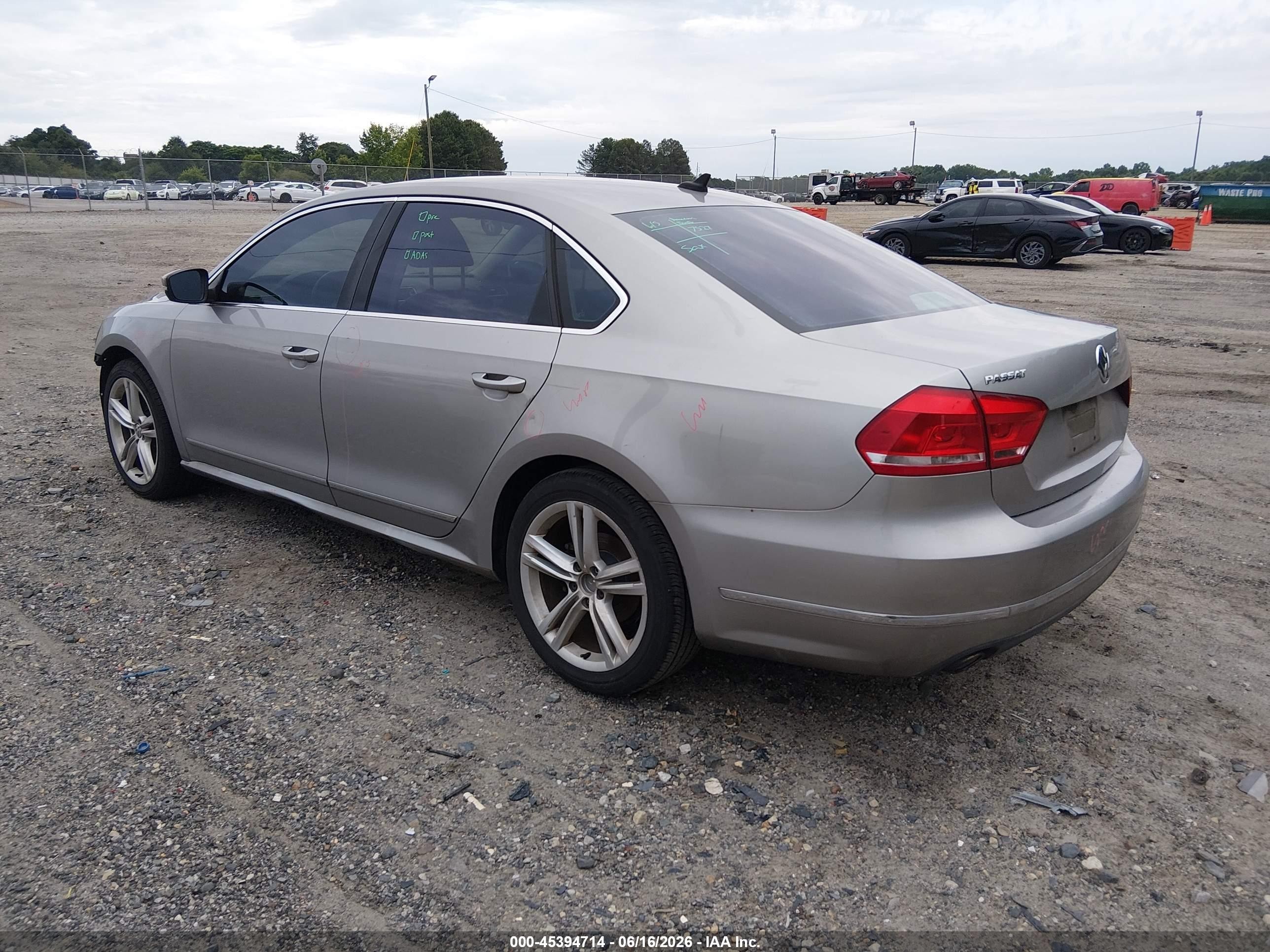 2014 Volkswagen Passat 2.0l Tdi Sel Premium Silver vin: 1VWCN7A38EC060675
