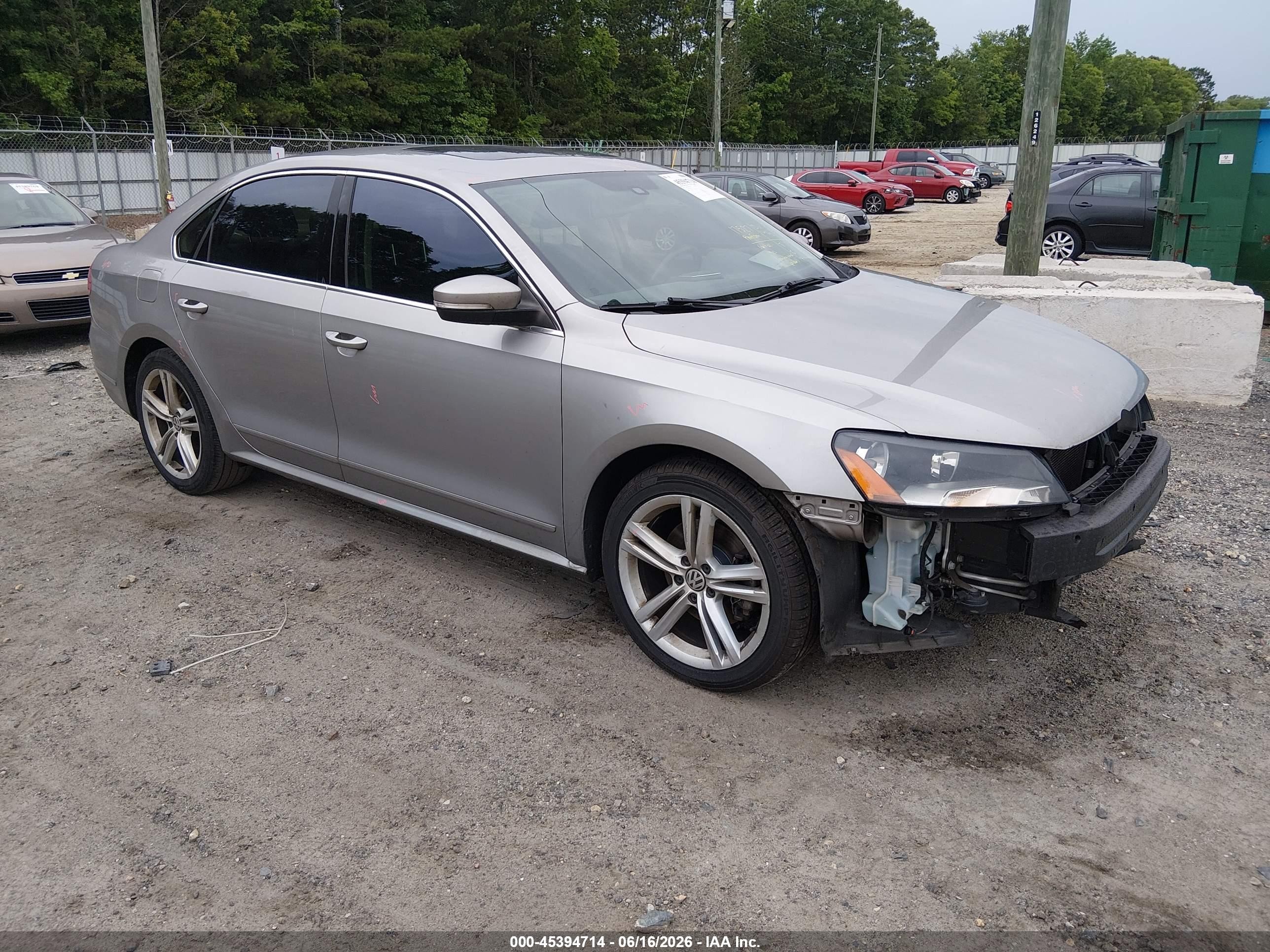 2014 Volkswagen Passat 2.0l Tdi Sel Premium Silver vin: 1VWCN7A38EC060675