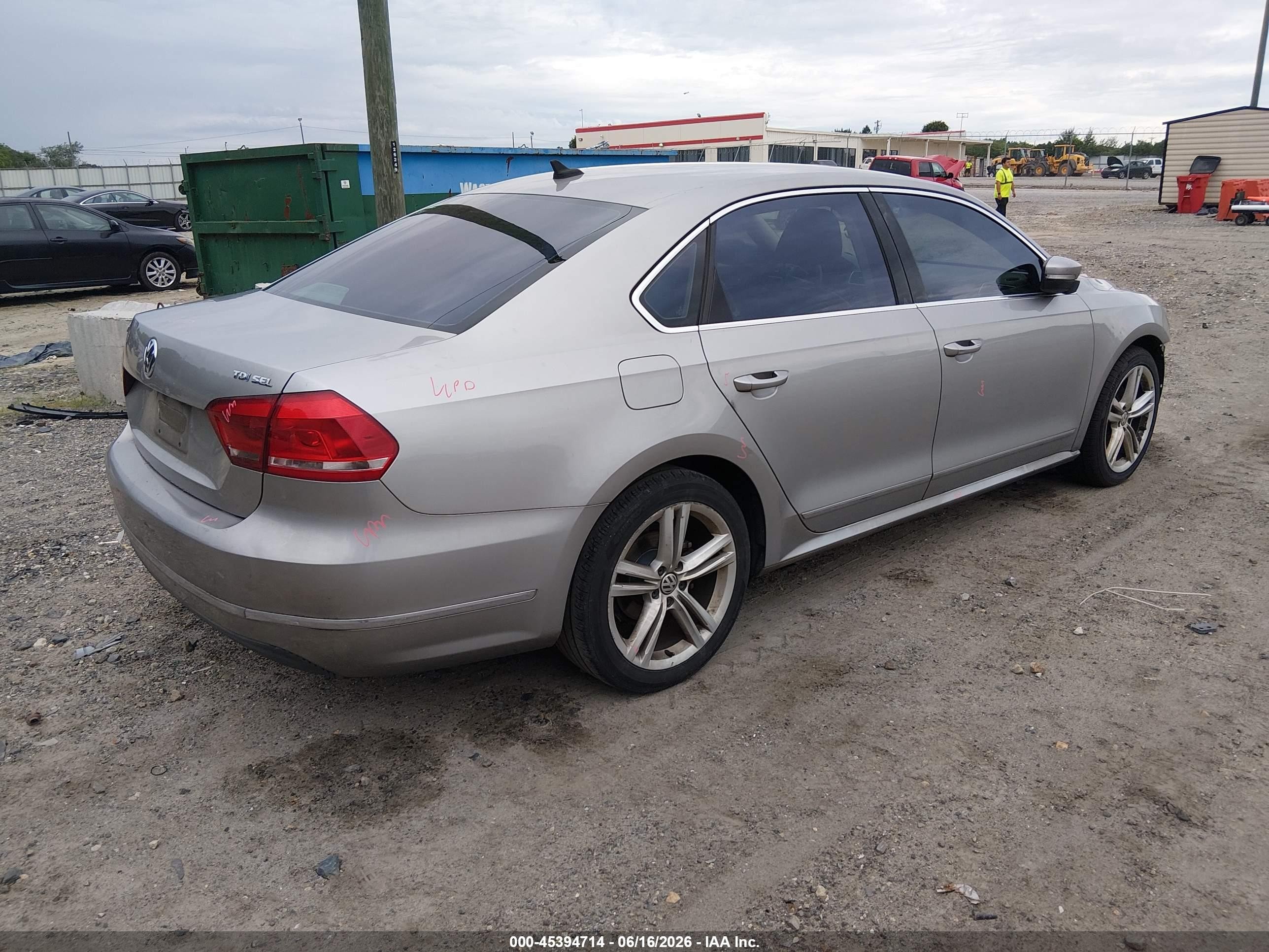 2014 Volkswagen Passat 2.0l Tdi Sel Premium Silver vin: 1VWCN7A38EC060675