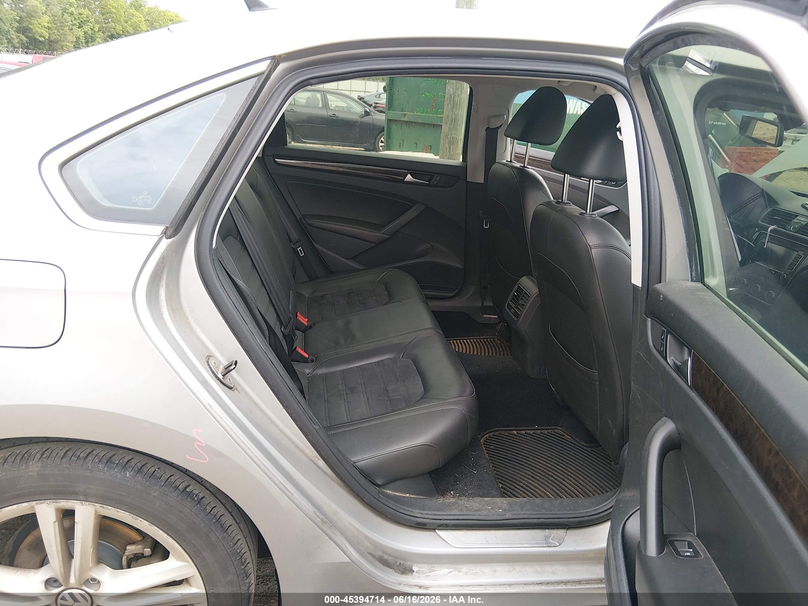 2014 Volkswagen Passat 2.0l Tdi Sel Premium Silver vin: 1VWCN7A38EC060675