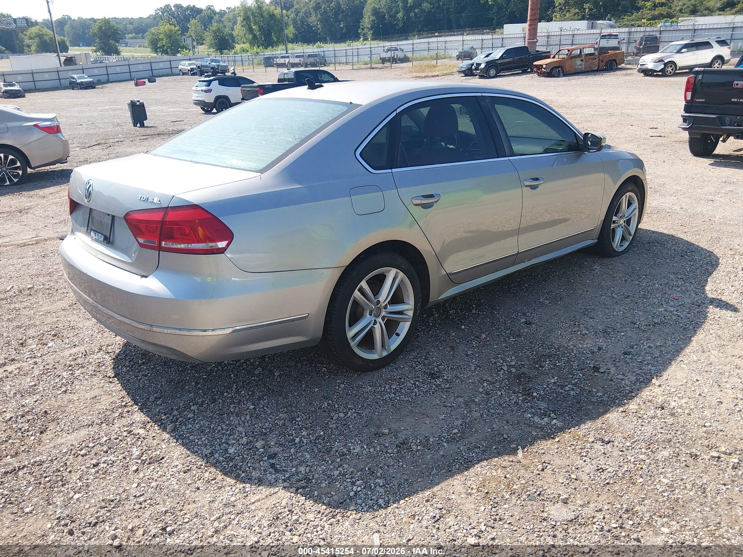 2014 Volkswagen Passat 2.0l Tdi Sel Premium Silver vin: 1VWCN7A38EC084605