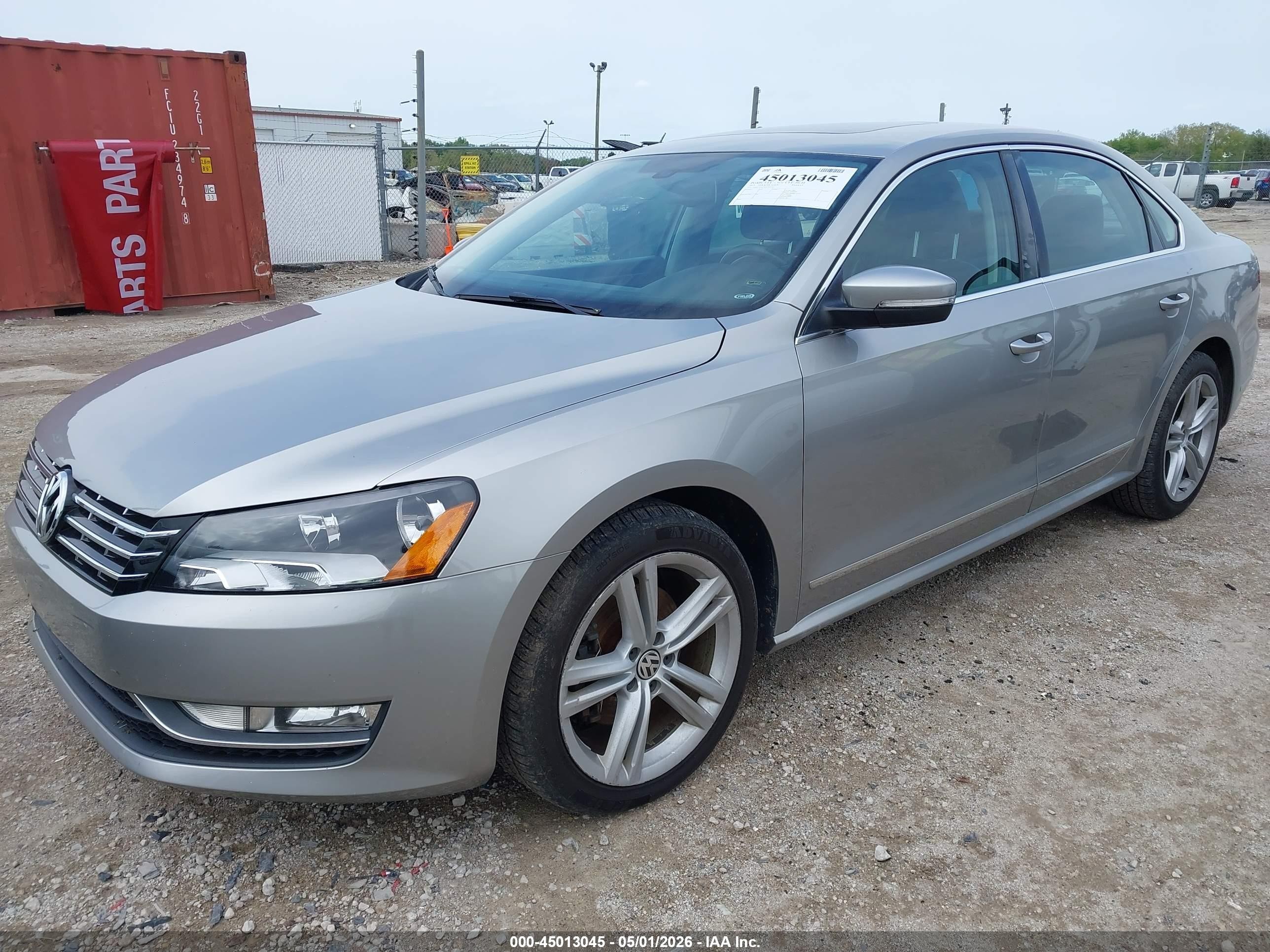2013 Volkswagen Passat 2.0l Tdi Sel Premium Серебряный vin: 1VWCN7A39DC052714