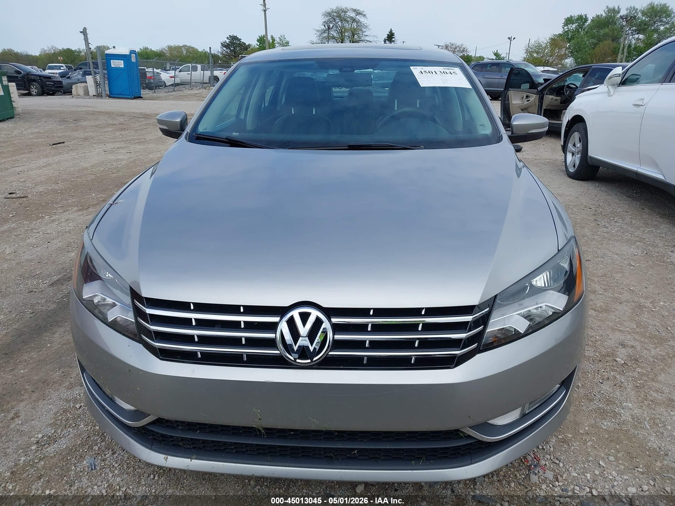 2013 Volkswagen Passat 2.0l Tdi Sel Premium Серебряный vin: 1VWCN7A39DC052714