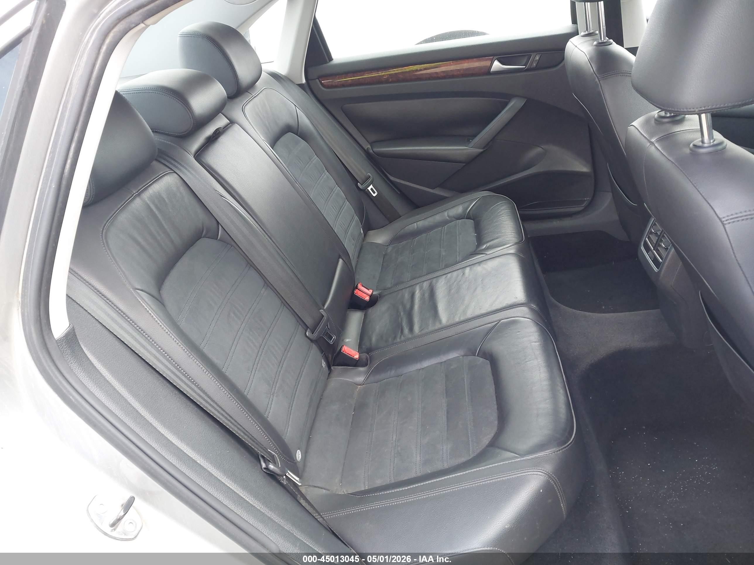 2013 Volkswagen Passat 2.0l Tdi Sel Premium Серебряный vin: 1VWCN7A39DC052714
