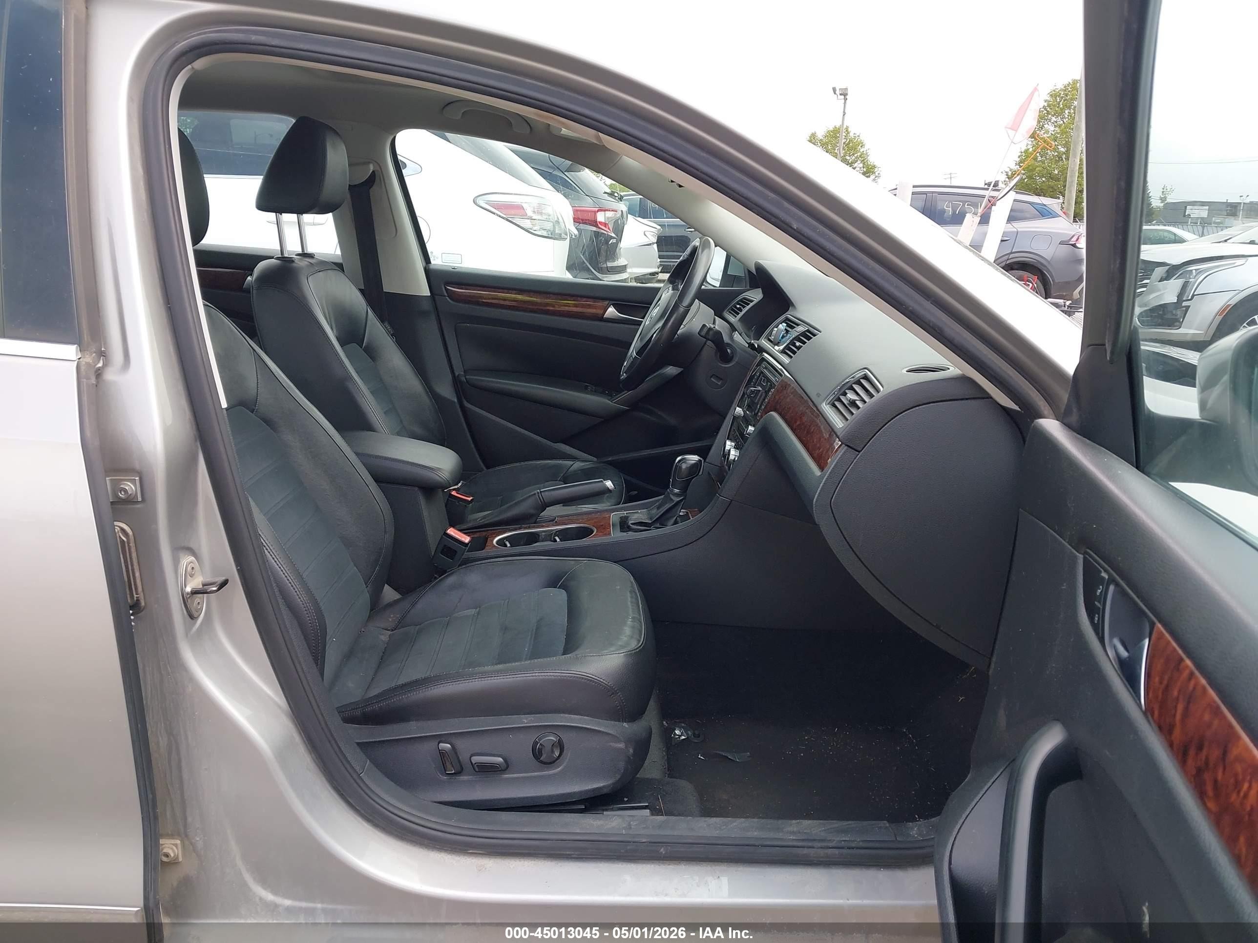 2013 Volkswagen Passat 2.0l Tdi Sel Premium Серебряный vin: 1VWCN7A39DC052714