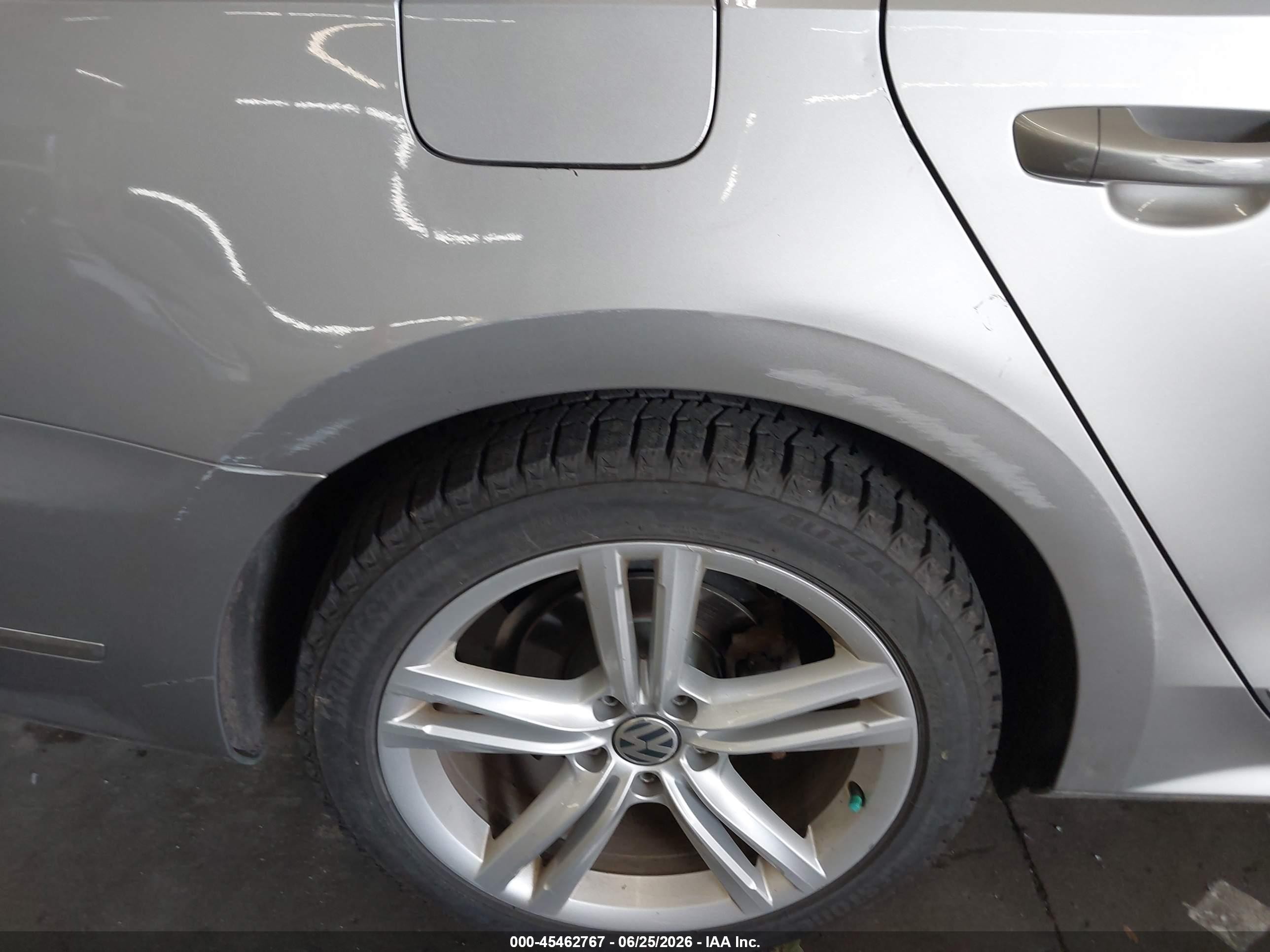 2014 Volkswagen Passat 2.0l Tdi Sel Premium Silver vin: 1VWCN7A39EC088209
